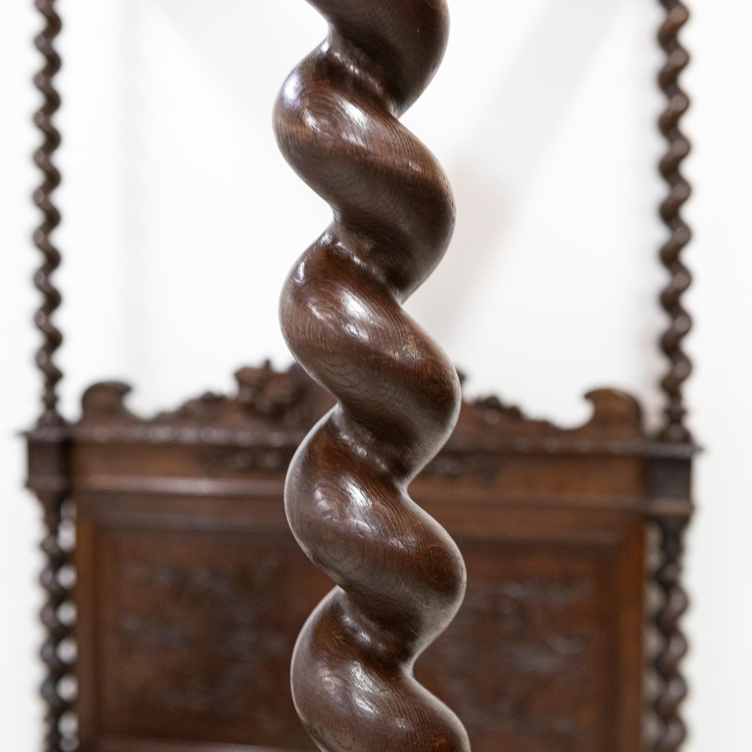 Ancien lit continental à quatre places lourdement sculpté  Double européen en vente 6