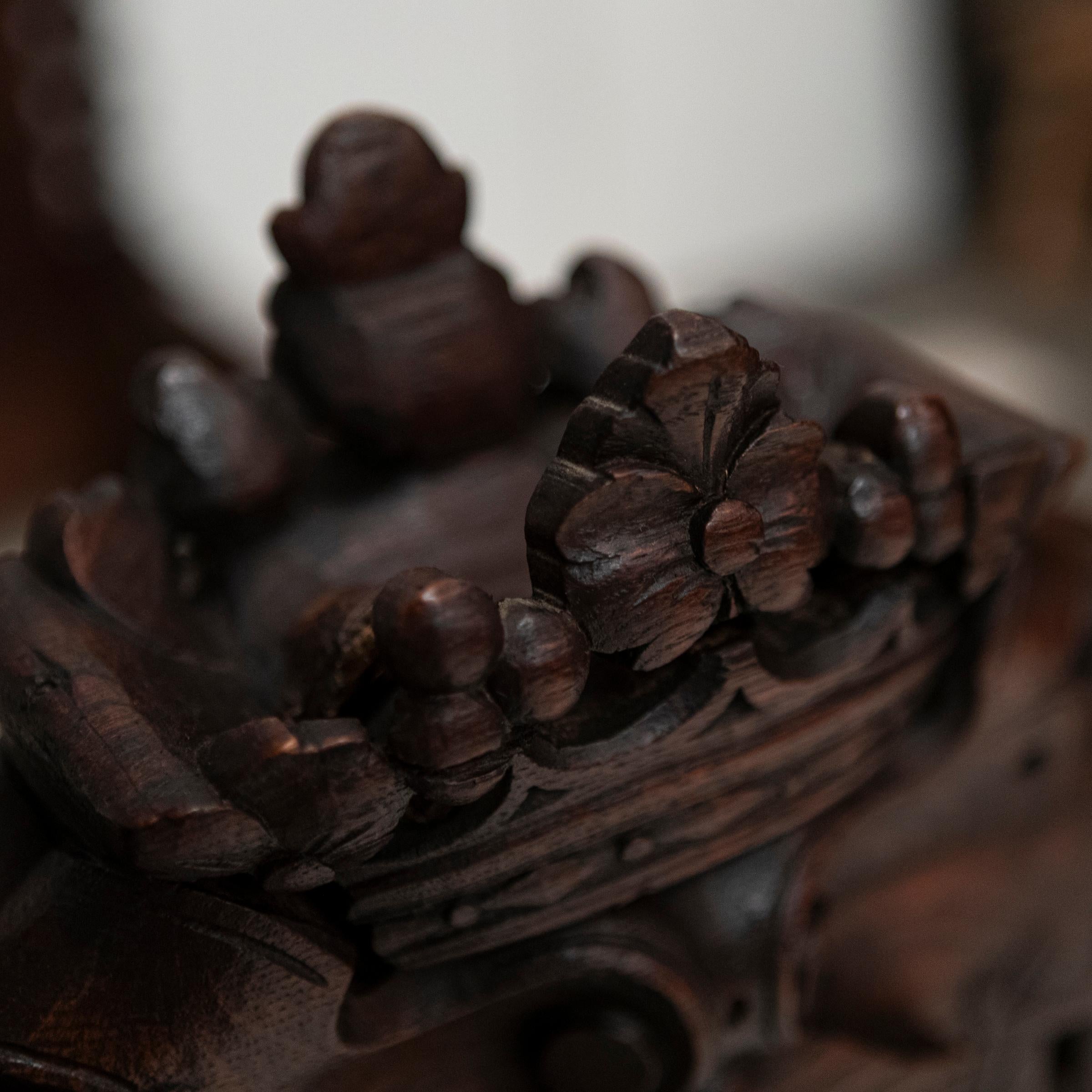 Ancien lit continental à quatre places lourdement sculpté  Double européen Bon état - En vente à Ware, GB