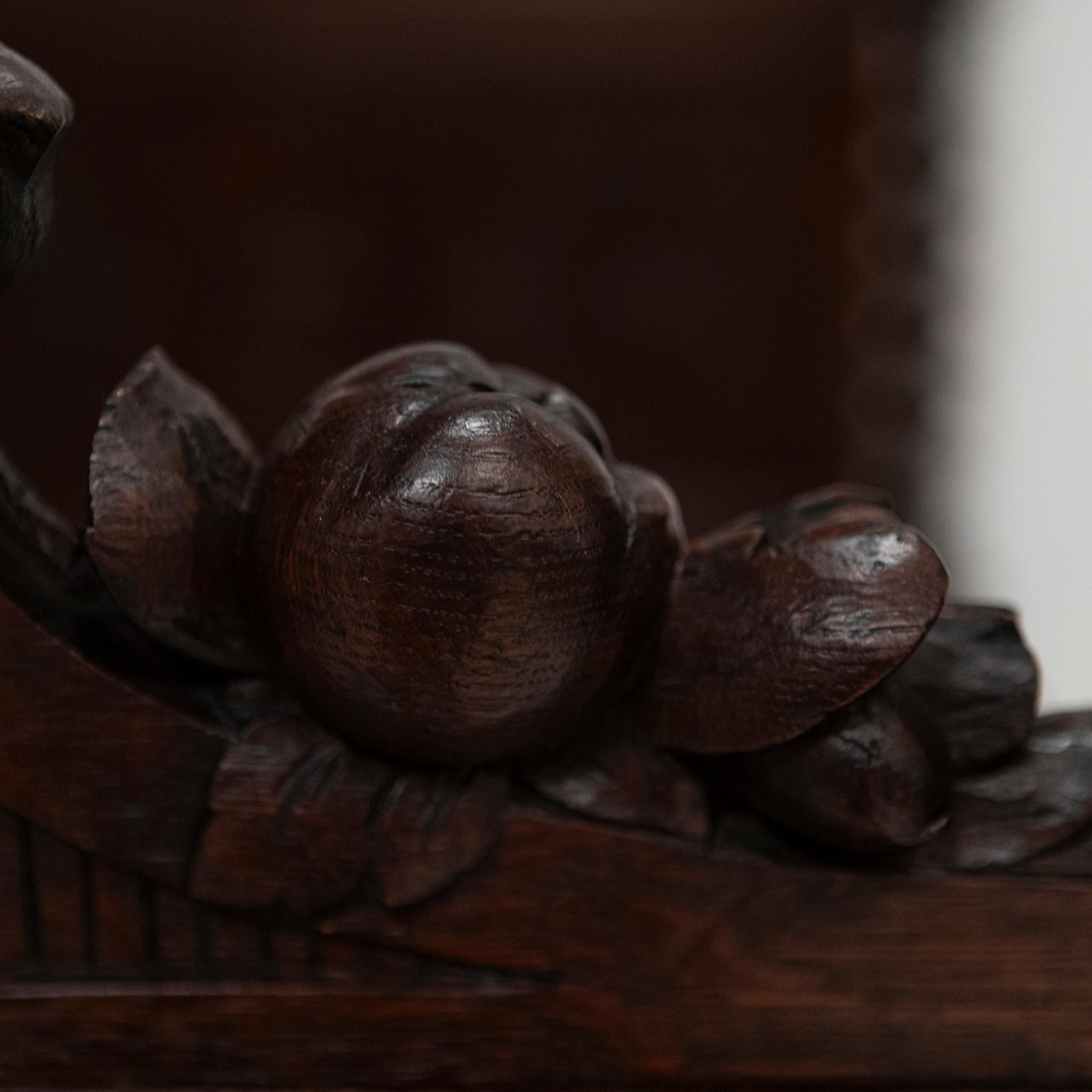 XIXe siècle Ancien lit continental à quatre places lourdement sculpté  Double européen en vente