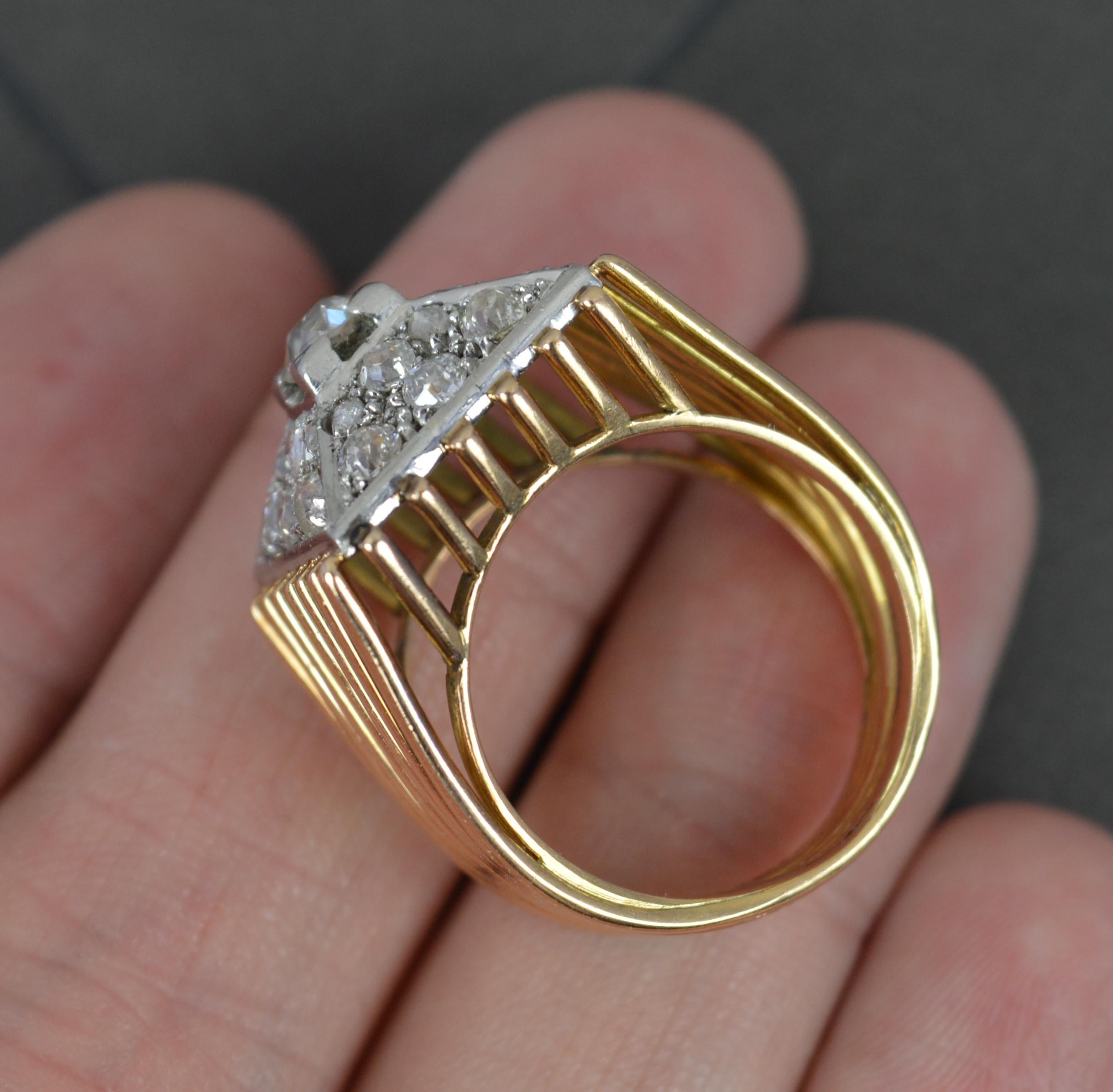 Antiker schwerer quadratischer Cluster-Ring aus 18 Karat Gold mit Diamanten im Altschliff im Zustand „Gut“ im Angebot in St Helens, GB