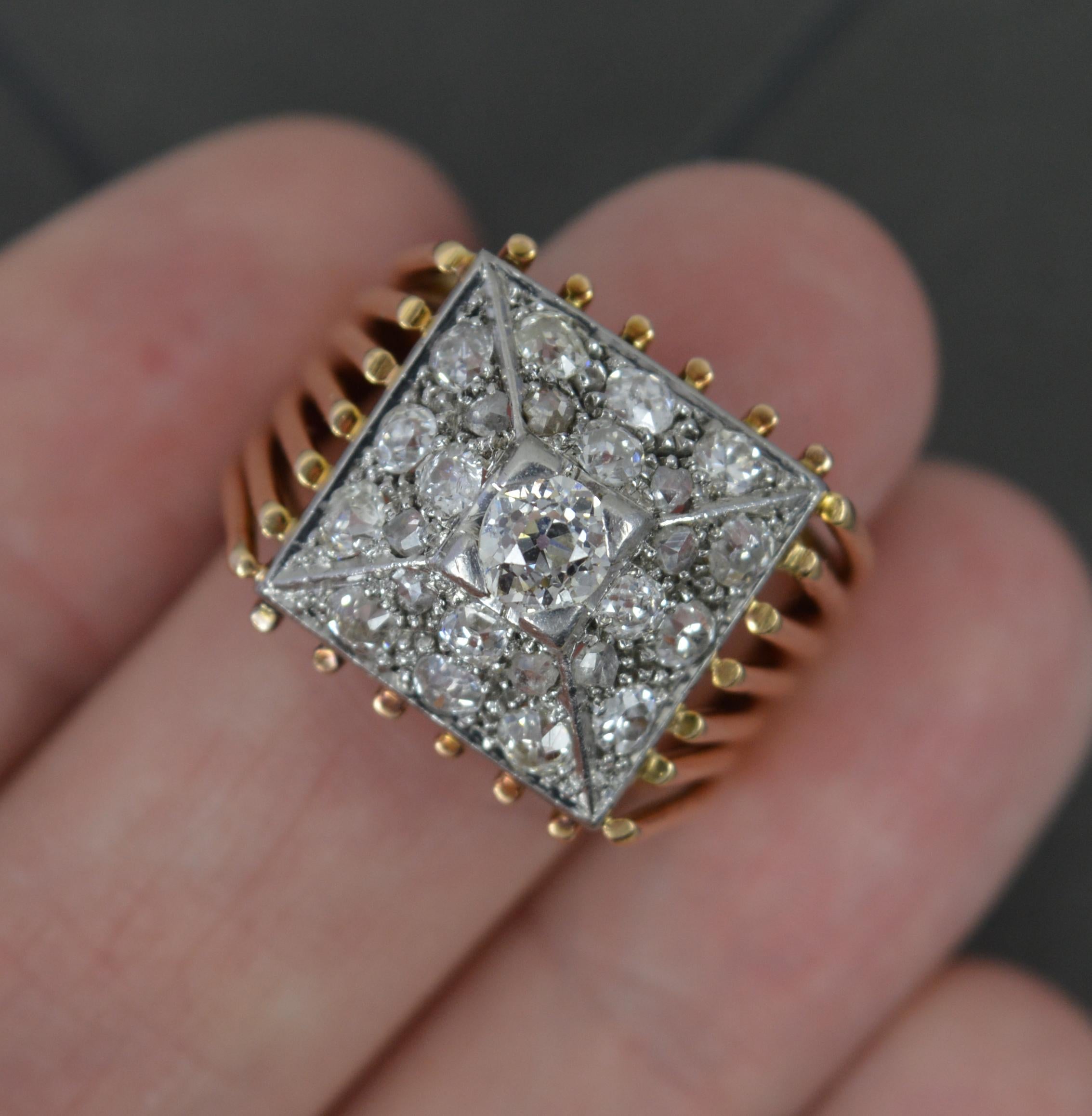 Antiker schwerer quadratischer Cluster-Ring aus 18 Karat Gold mit Diamanten im Altschliff für Damen oder Herren im Angebot