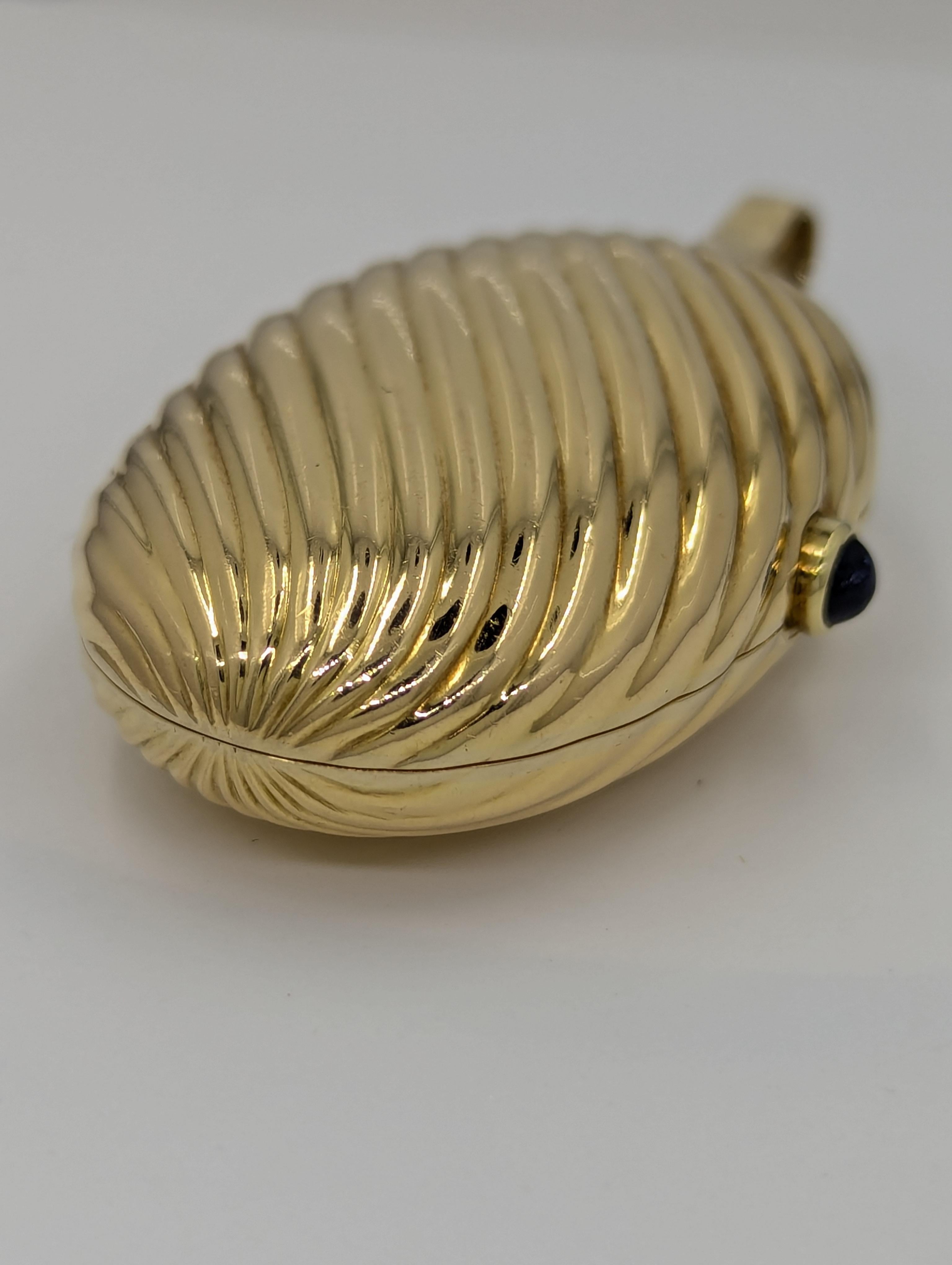 Antique Heavy 30.4g 18K Gold Sapphire Pendant Locket Case Designer Vintage In Excellent Condition For Sale In Miami, FL