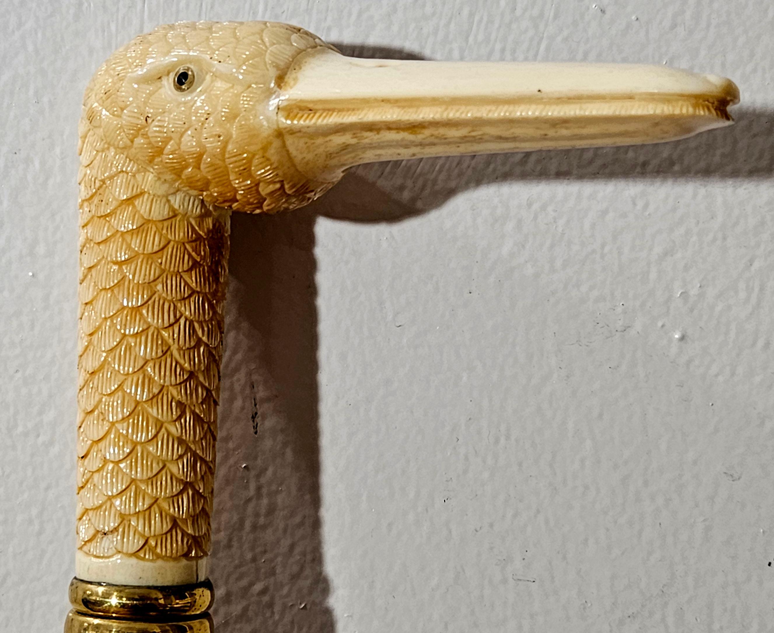 Canne de marche ancienne en os sculpté et segmenté en vente 4