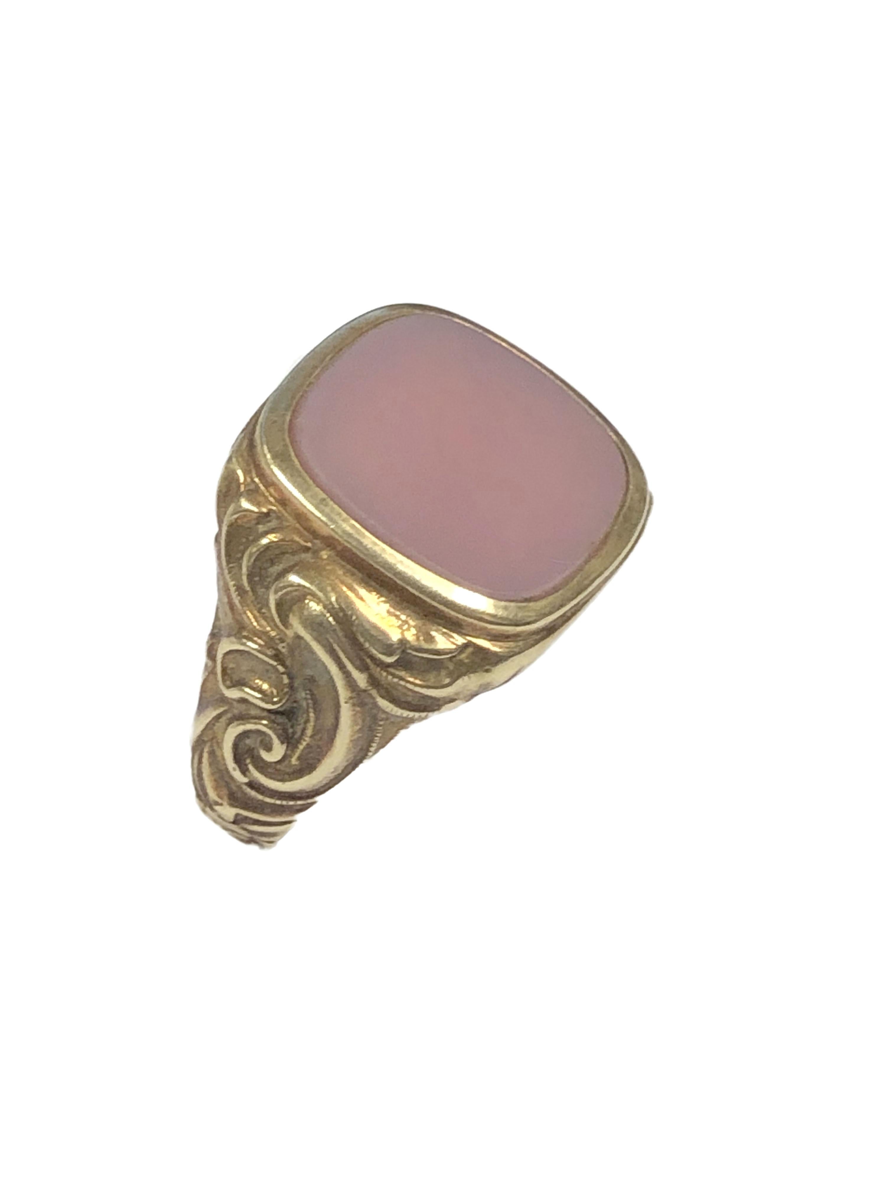 Antique Heavy Chased Gold and Hardstone Ring For Sale at 1stDibs