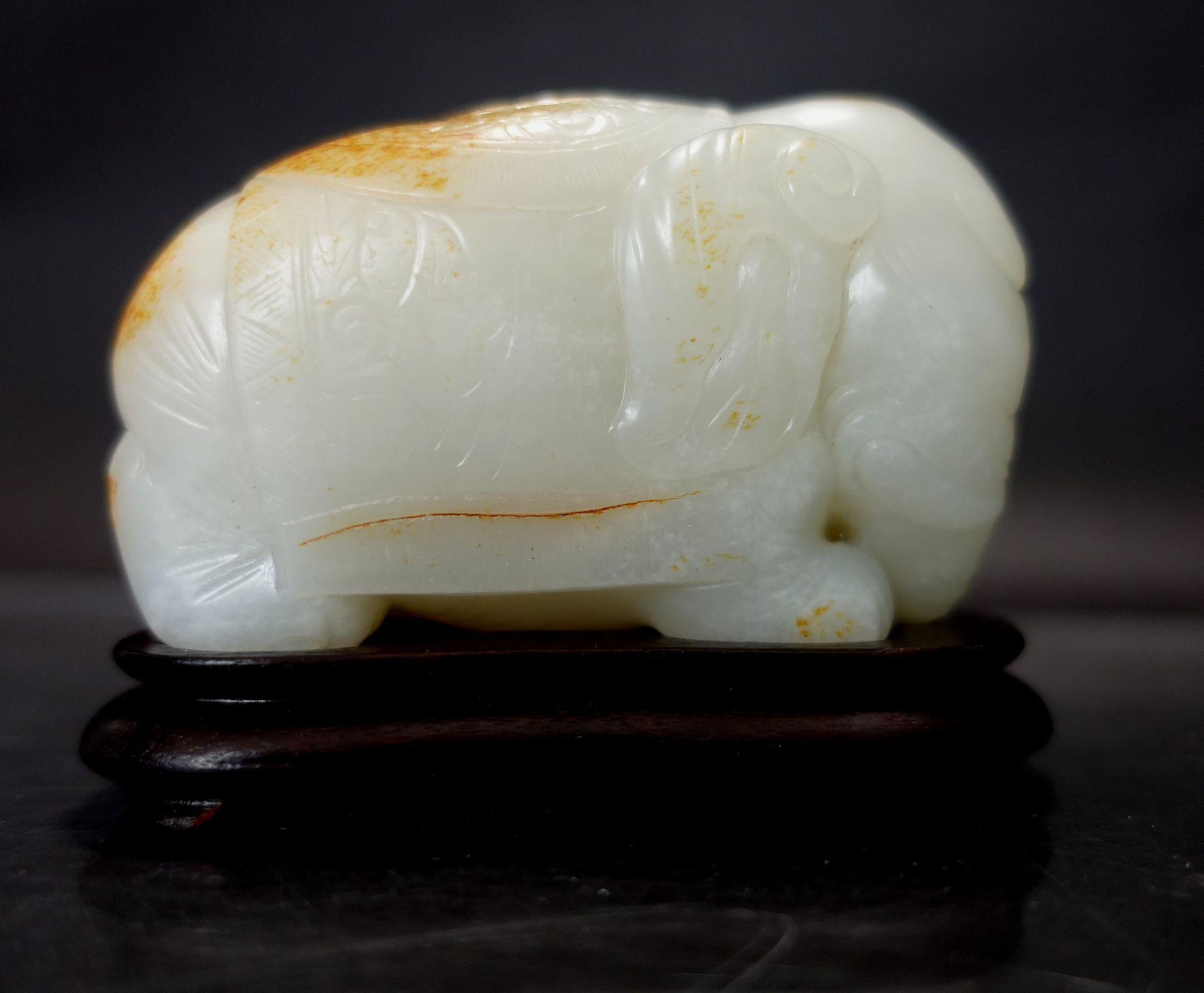 Antike schwere chinesische geschnitzte Hetain-Weißjade „Elephant“, 388 Gramm“, antik  19. C. (Chinesisch) im Angebot