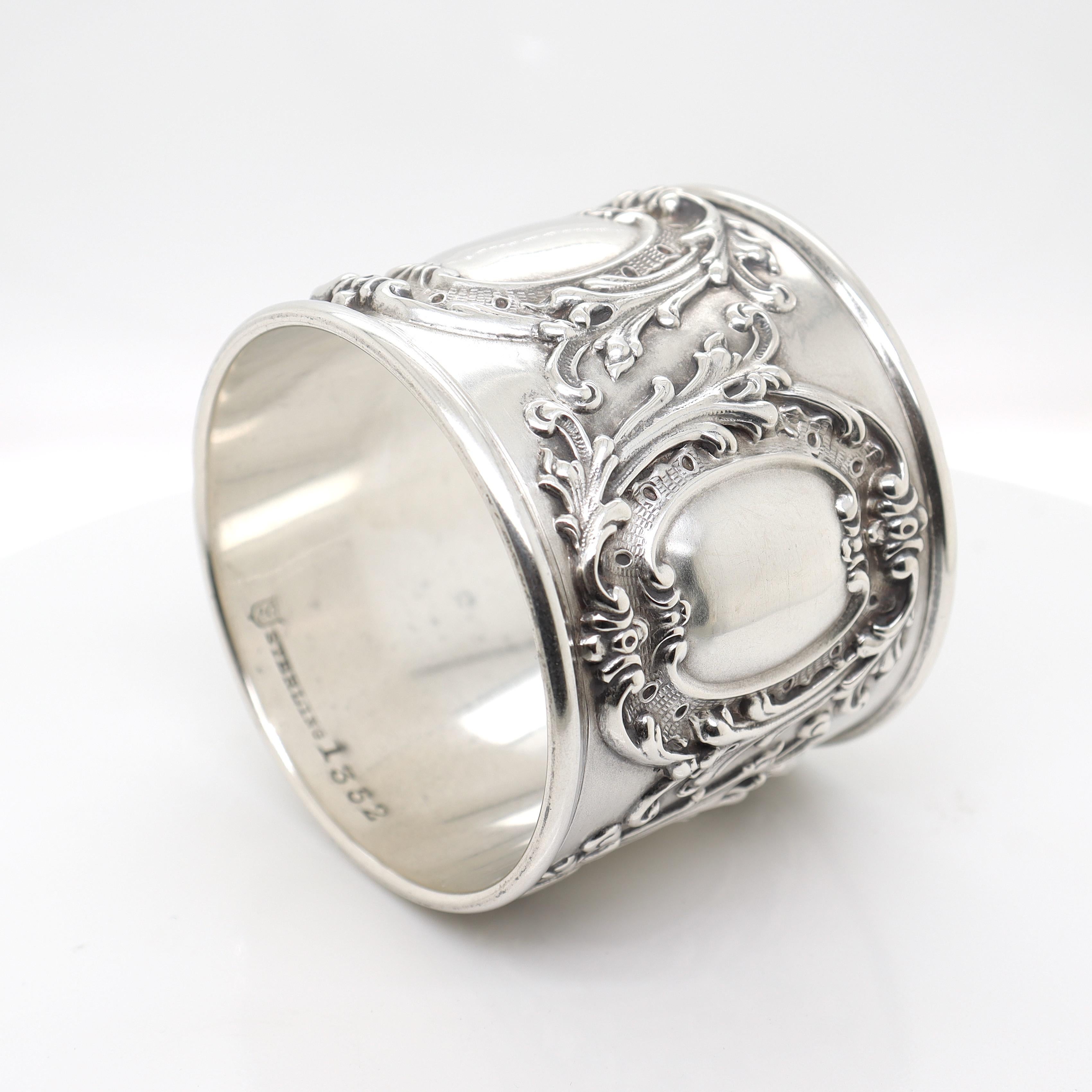 A fine antique Edwardian napkin ring.

In sterling silver.

By Simons Brothers of Philadelphia.

With 4 raised Louie Phillipe style cartouches around the circumference.

Marked to the interior with the Simons factory mark / Sterling / Model no.