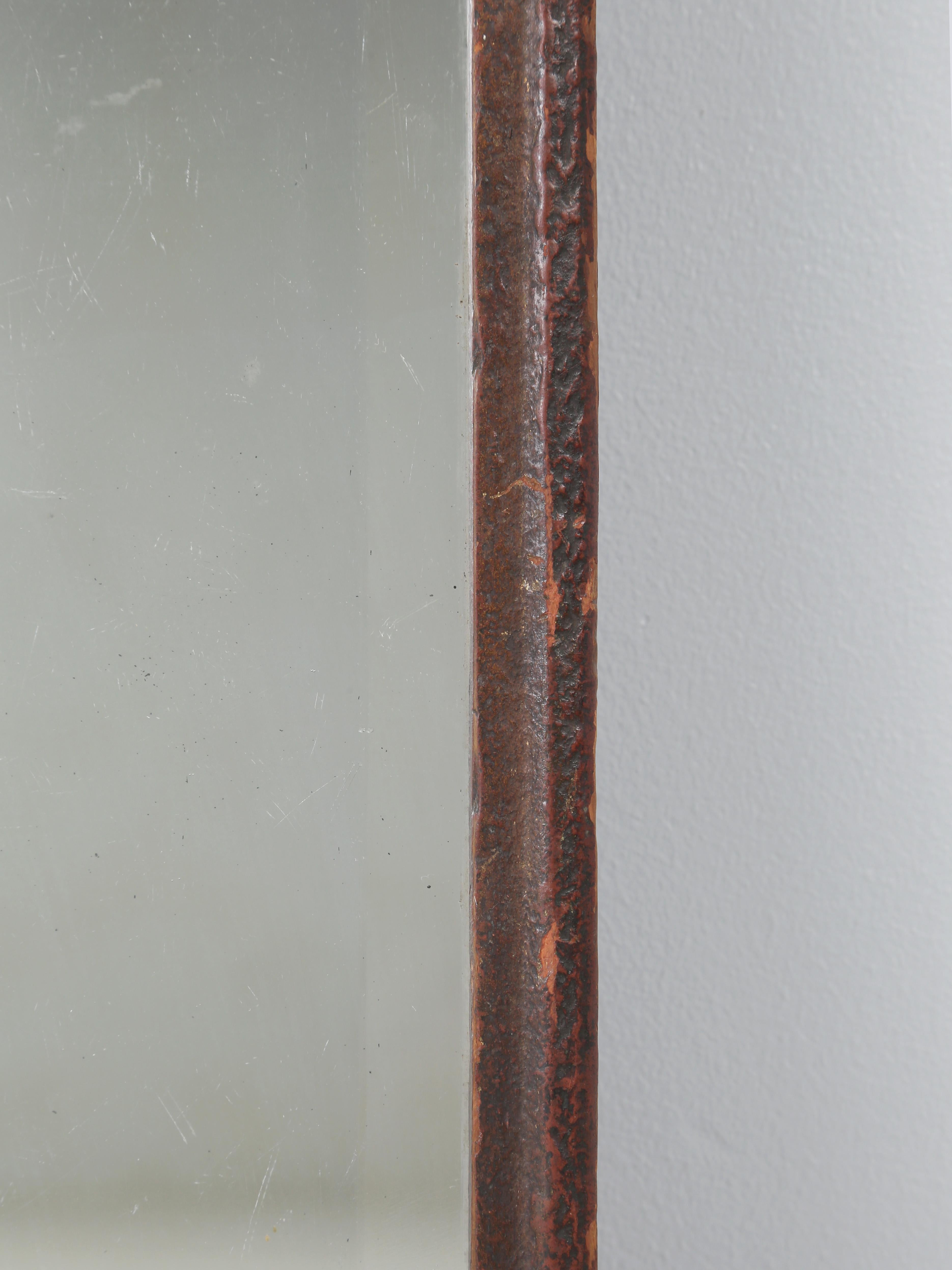 Antiker, schwerer Glasspiegel mit großartiger Patina. Der Rahmen war ursprünglich vergoldet. im Angebot 1