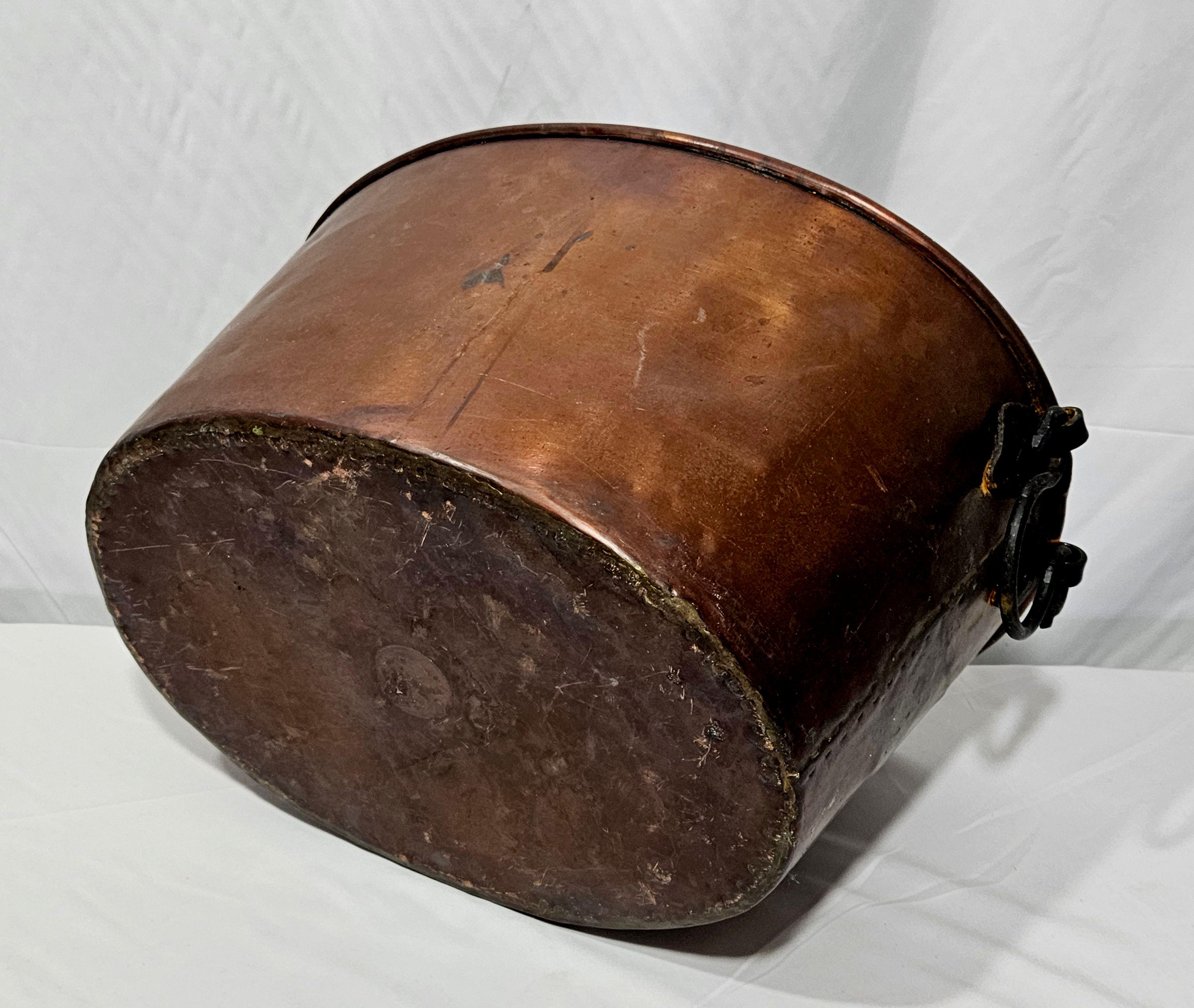 Seau antique en cuivre massif martelé 2