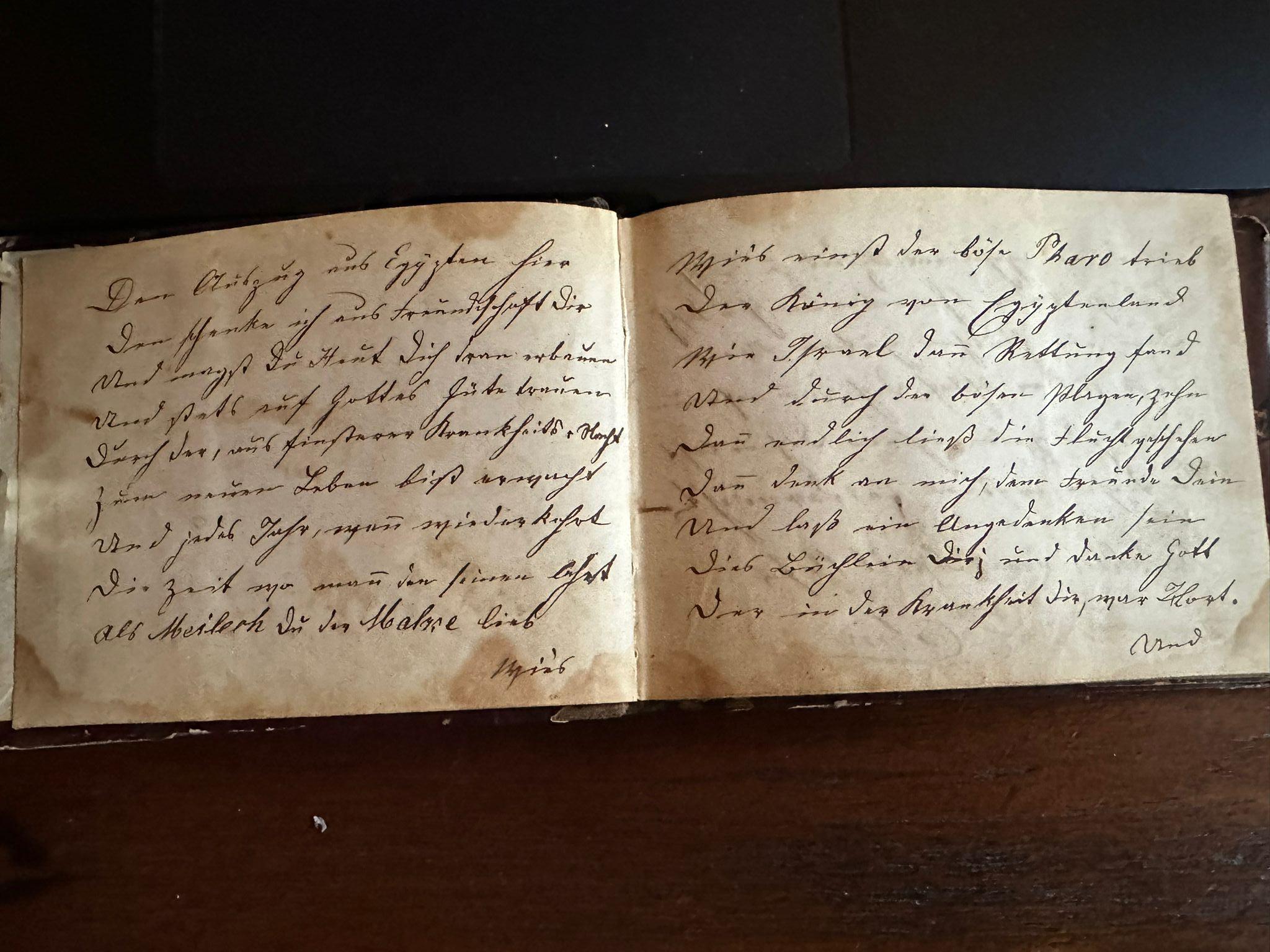Tedesco Antico libro di preghiere ebraiche - Pressburg 1841, rilegatura dorata e poesie sull'amicizia in vendita