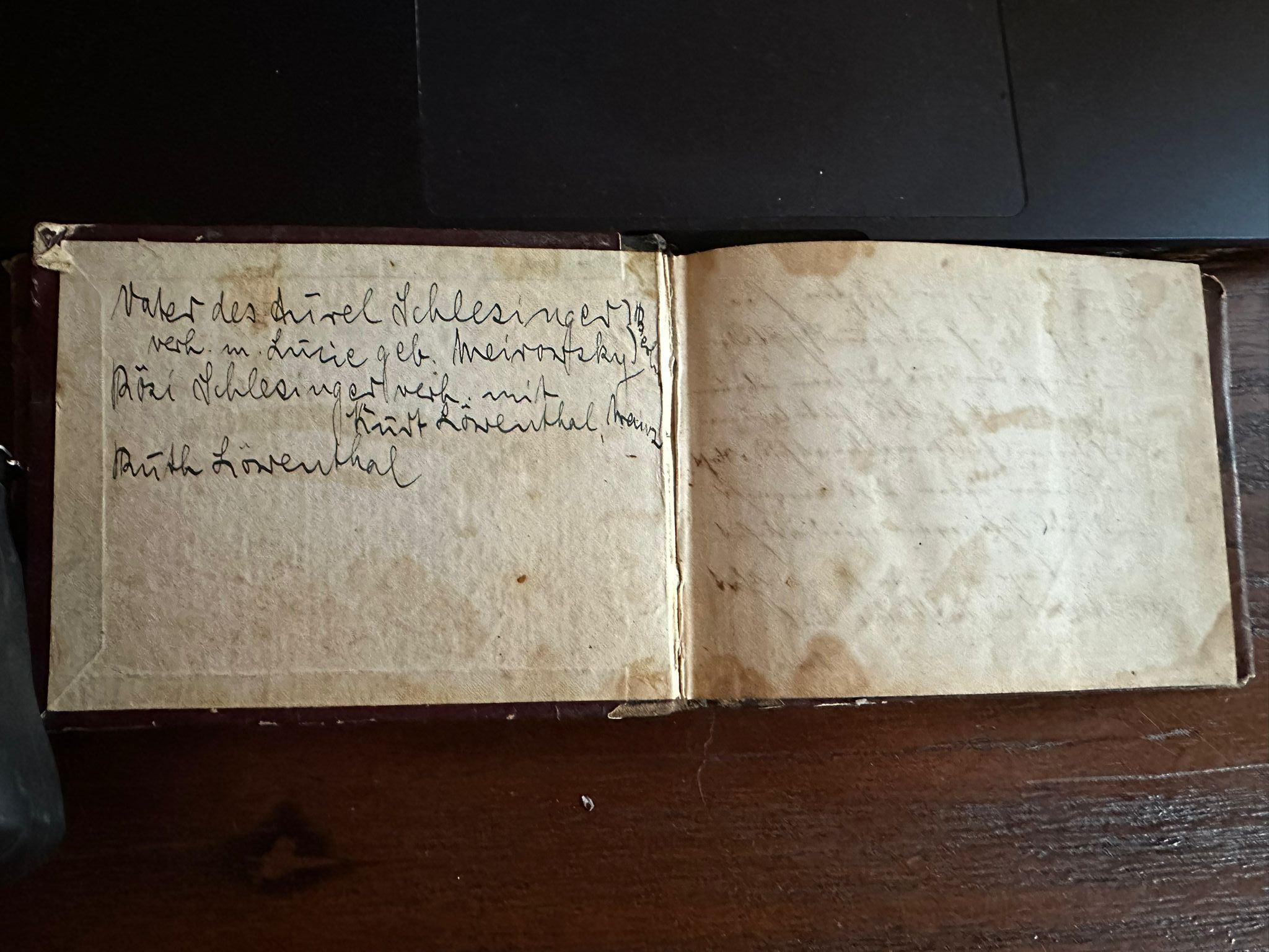 XIX secolo Antico libro di preghiere ebraiche - Pressburg 1841, rilegatura dorata e poesie sull'amicizia in vendita