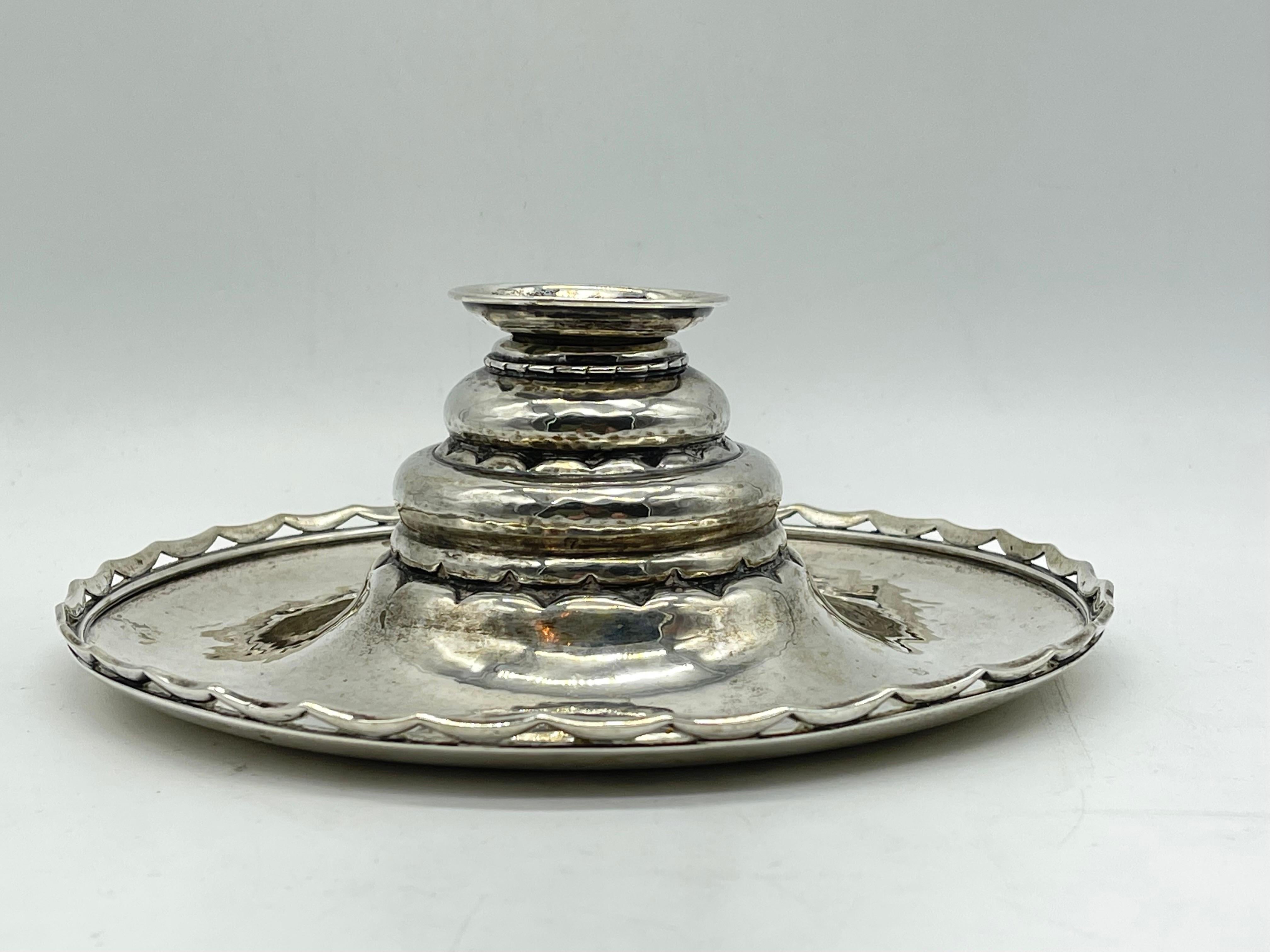 Antique Art Deco Silver candlestick

830 Heimbürger Silver - Copenhagen Denmark
Very Rare

Weight: 313 grams

The condition can be seen in the pictures.