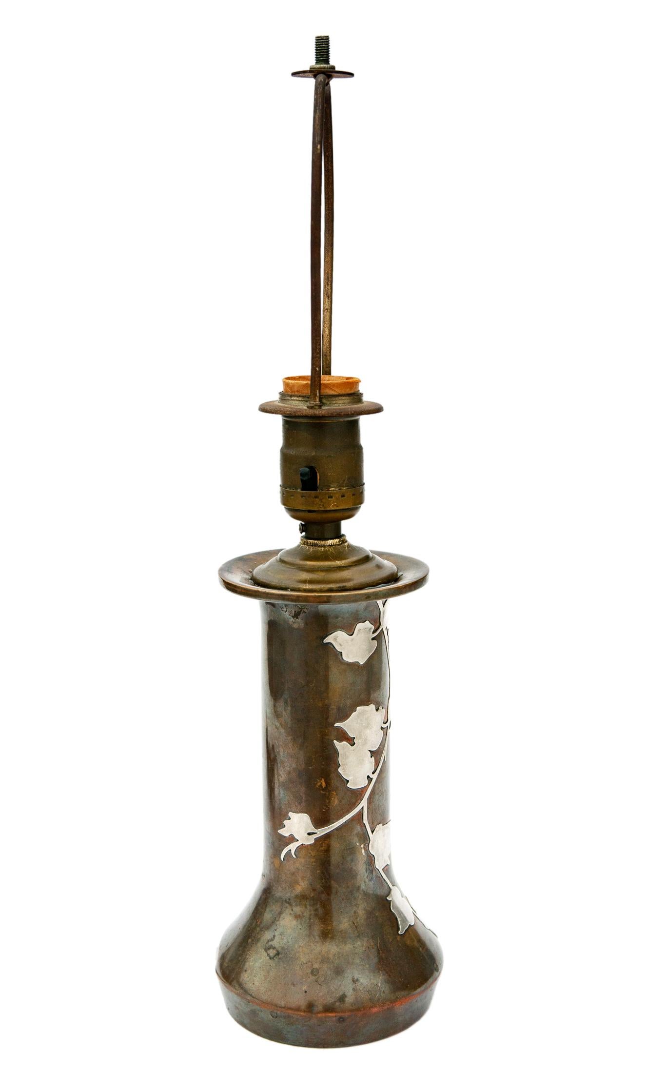 Arts and Crafts Lampe de bureau ancienne Heintz en bronze et argent sterling en vente