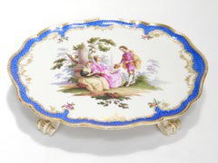 Ancienne Tazza ou Compote à pied en porcelaine peinte et dorée Helena Wolfsohn Porcelain Dresden