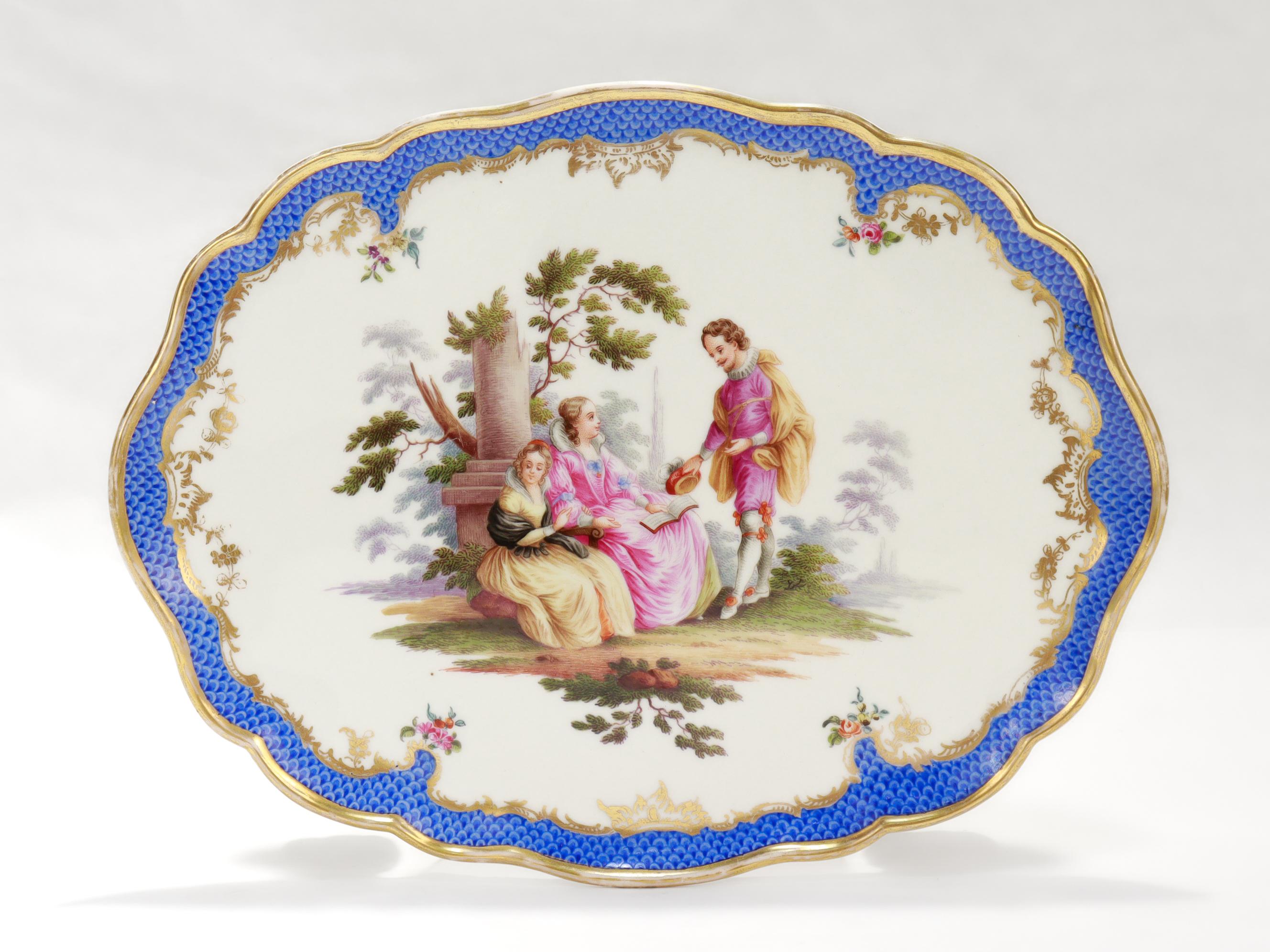 Néo-rococo Ancienne Tazza ou Compote à pied en porcelaine peinte et dorée Helena Wolfsohn Porcelain Dresden en vente