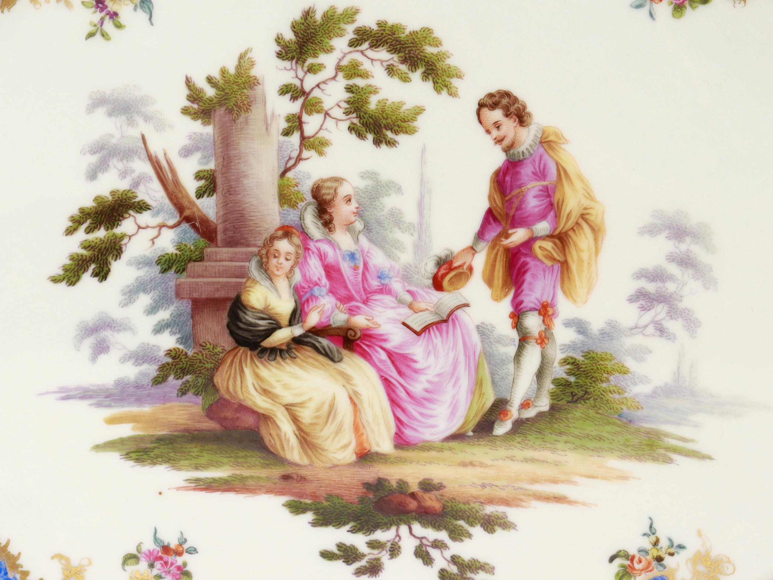 Peint à la main Ancienne Tazza ou Compote à pied en porcelaine peinte et dorée Helena Wolfsohn Porcelain Dresden en vente