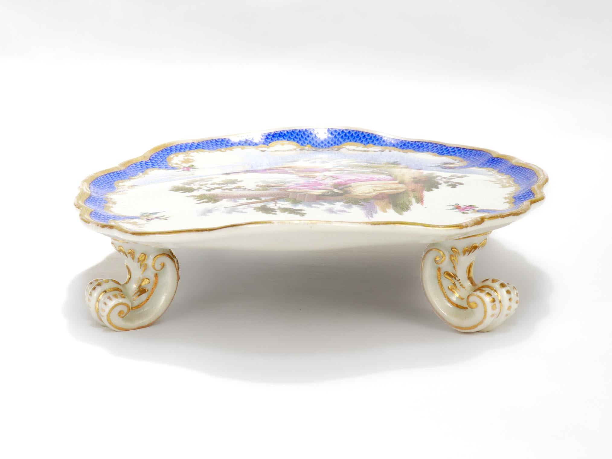 Ancienne Tazza ou Compote à pied en porcelaine peinte et dorée Helena Wolfsohn Porcelain Dresden en vente 1