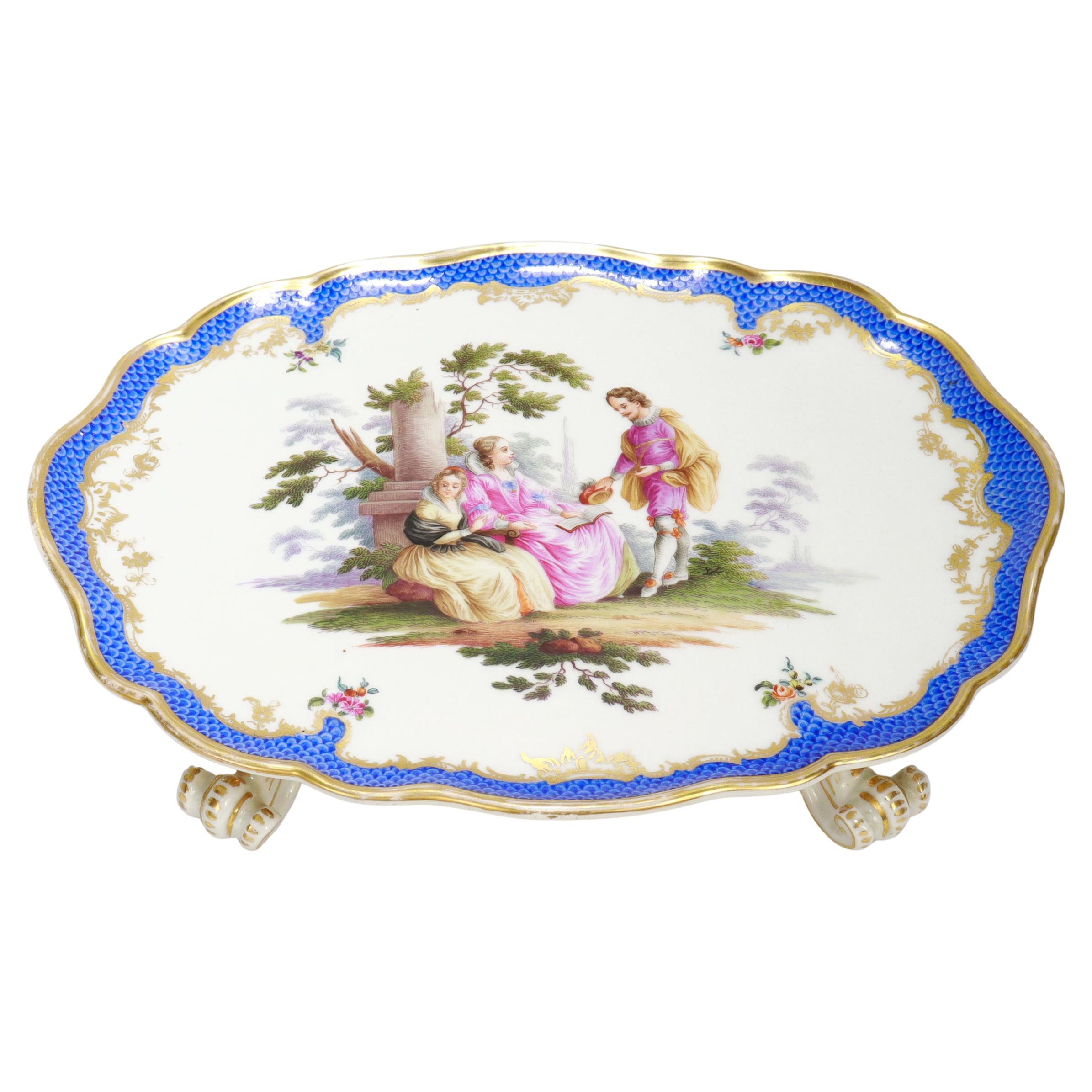 Ancienne Tazza ou Compote à pied en porcelaine peinte et dorée Helena Wolfsohn Porcelain Dresden en vente