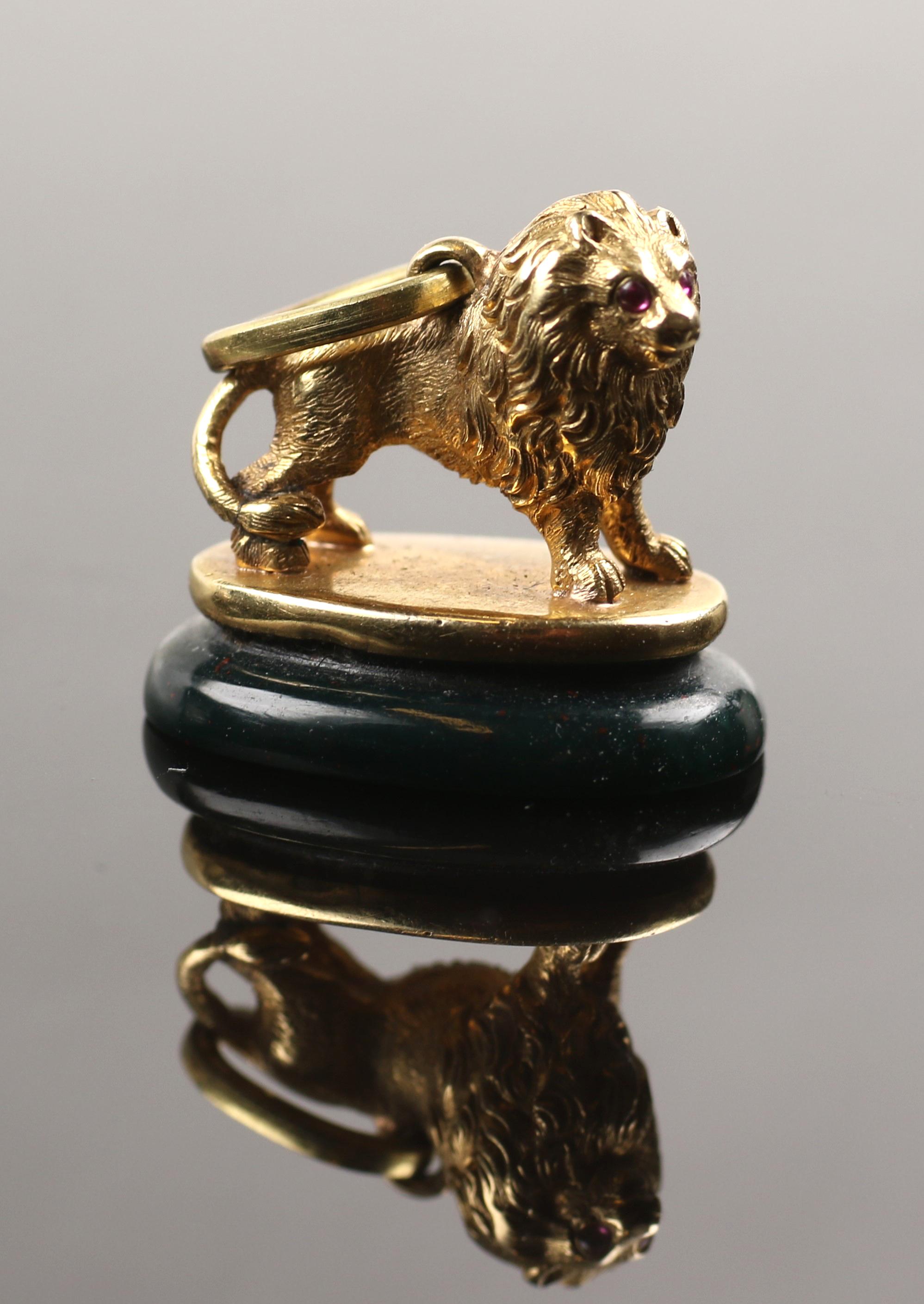 This antique heliotrope seal fob pendant is absolutely exquisite. An intricately crafted piece, originating from the Victorian era, showcasing the timeless elegance of that period.

One striking feature of this fob is the heliotrope seal - also