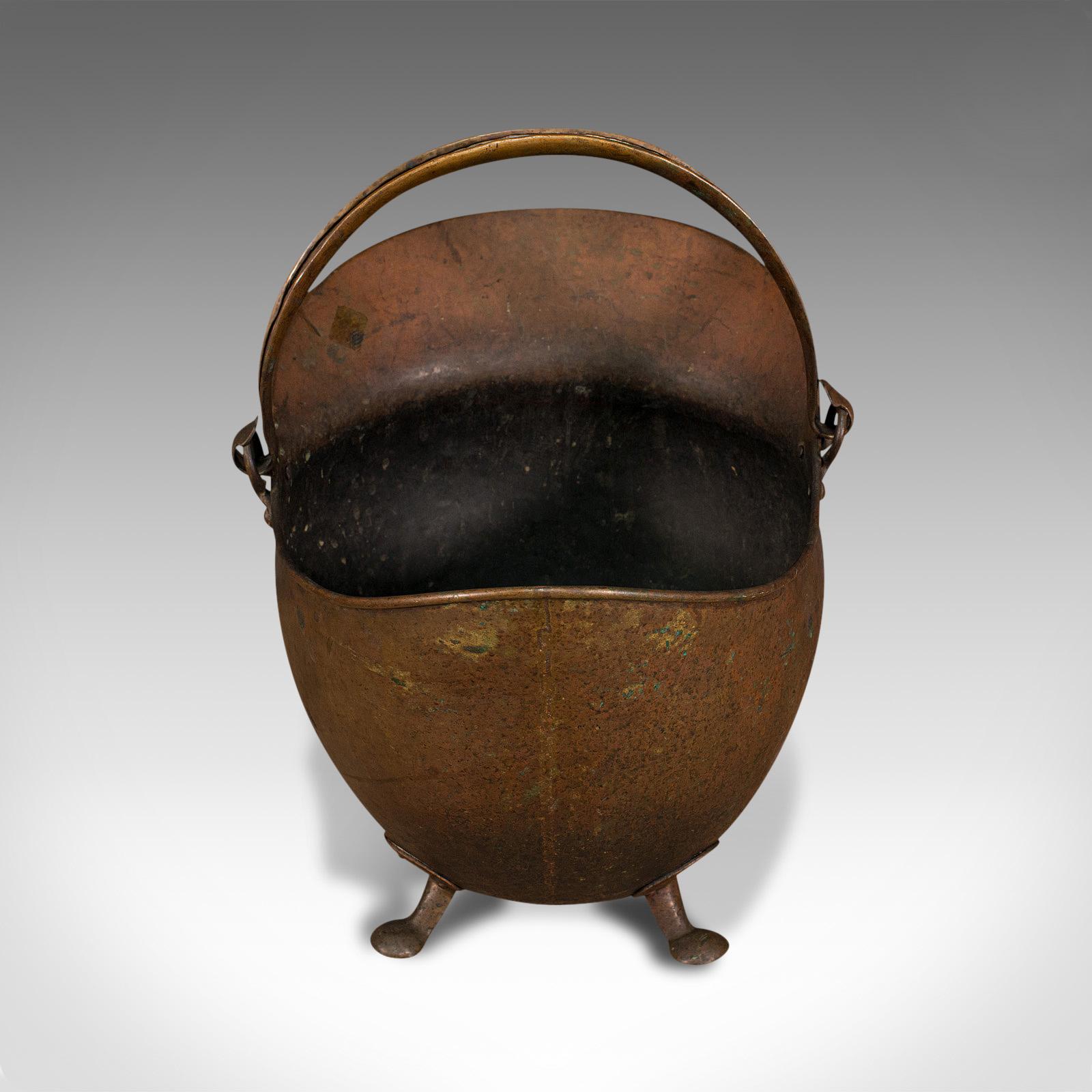 Cuivre Bouteille à casque ancienne, anglaise, cuivre, panier à charbon, cheminée, victorienne, 1880 en vente