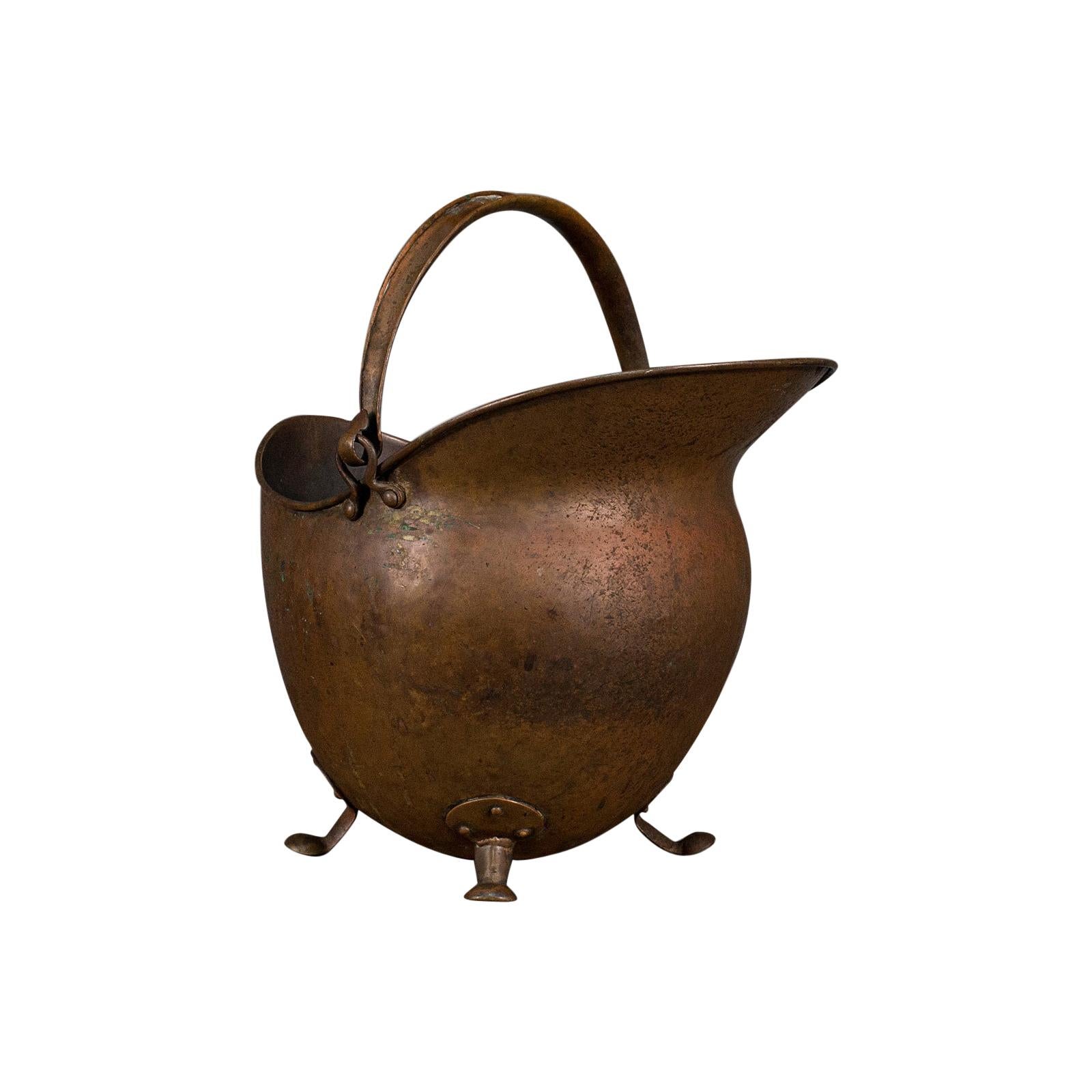 Bouteille à casque ancienne, anglaise, cuivre, panier à charbon, cheminée, victorienne, 1880