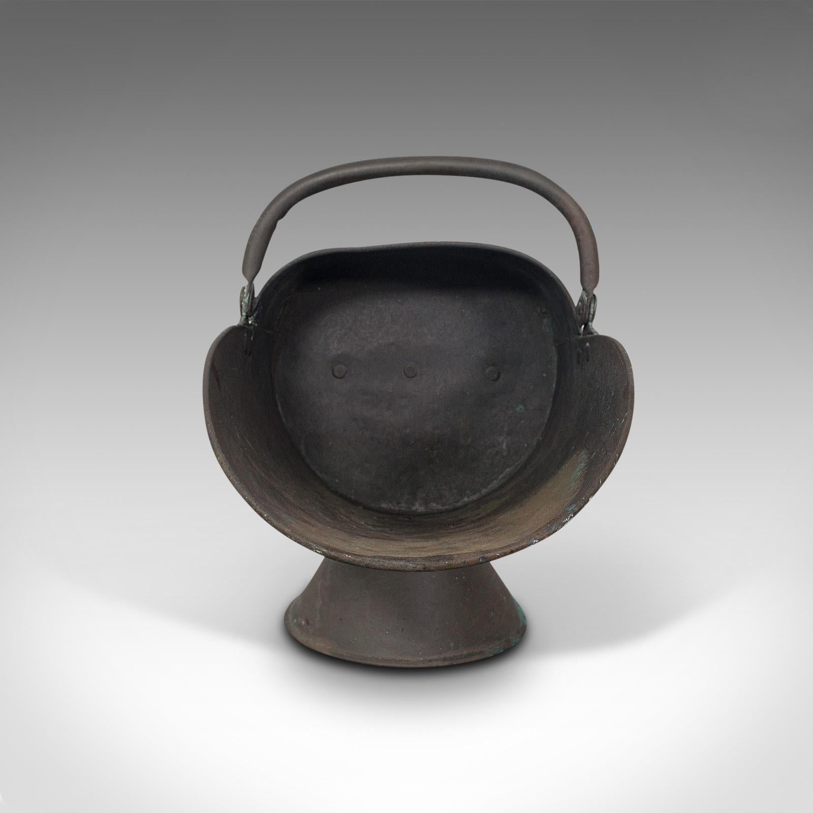 This is an antique helmet scuttle. An English, copper fireside coal or log bucket, dating to the Victorian period, circa 1870.

Attractive fireside helmet scuttle
Displays a desirable aged patina, pleasingly unpolished
Deliciously patinated