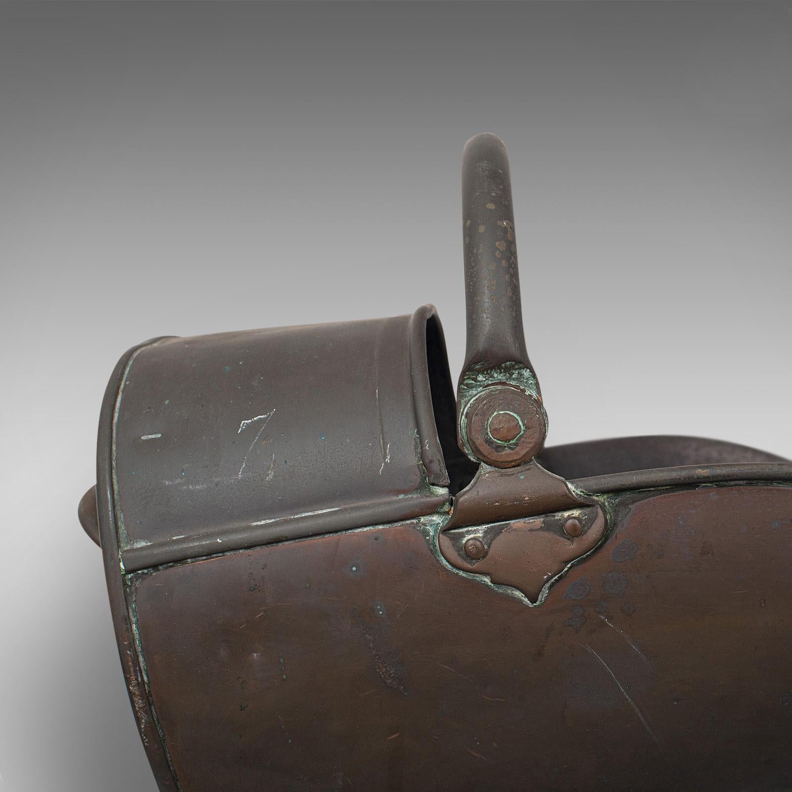 Bouteille à casque ancienne, anglaise, cuivre, cheminée, charbon, seau, victorienne, 1870 en vente 2