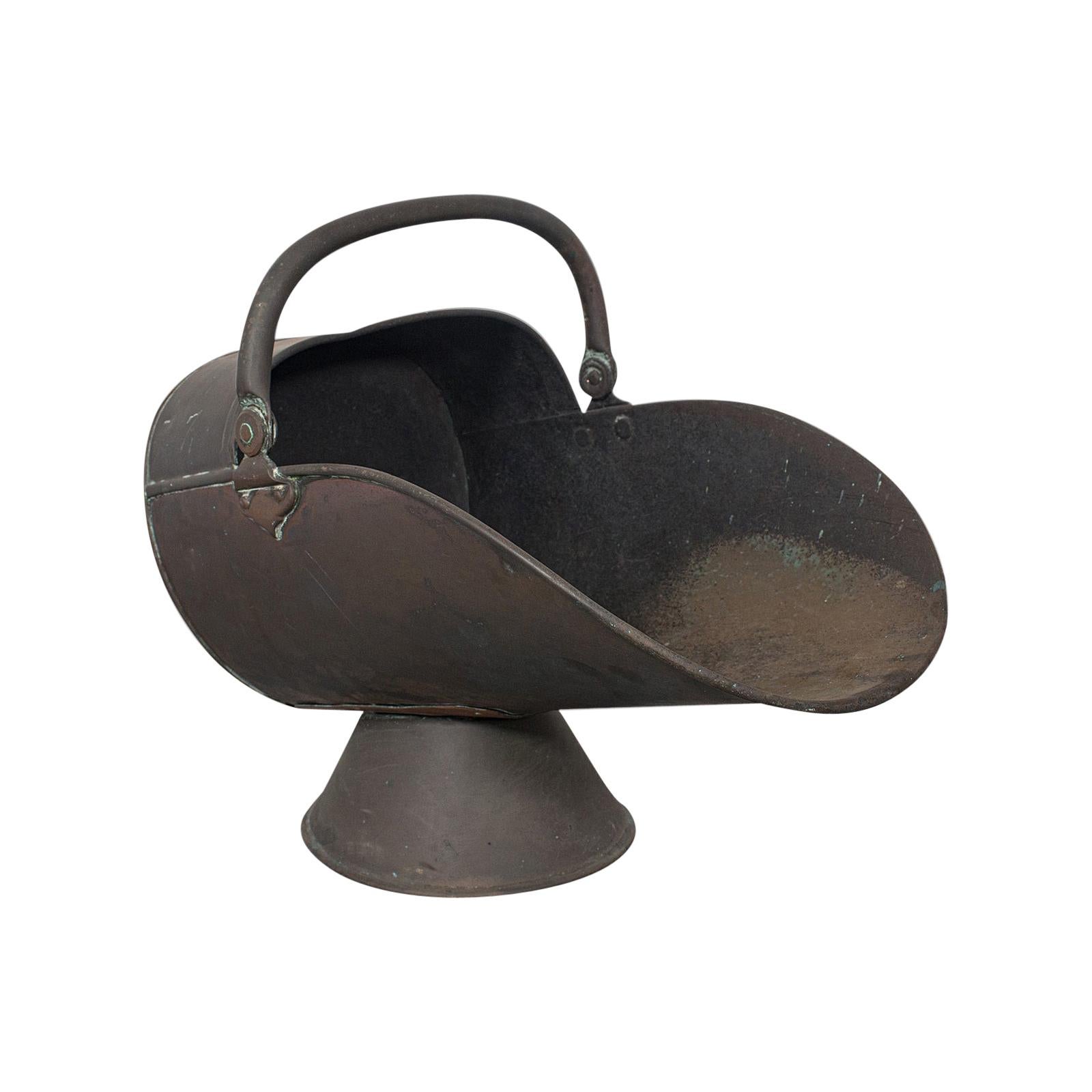 Bouteille à casque ancienne, anglaise, cuivre, cheminée, charbon, seau, victorienne, 1870