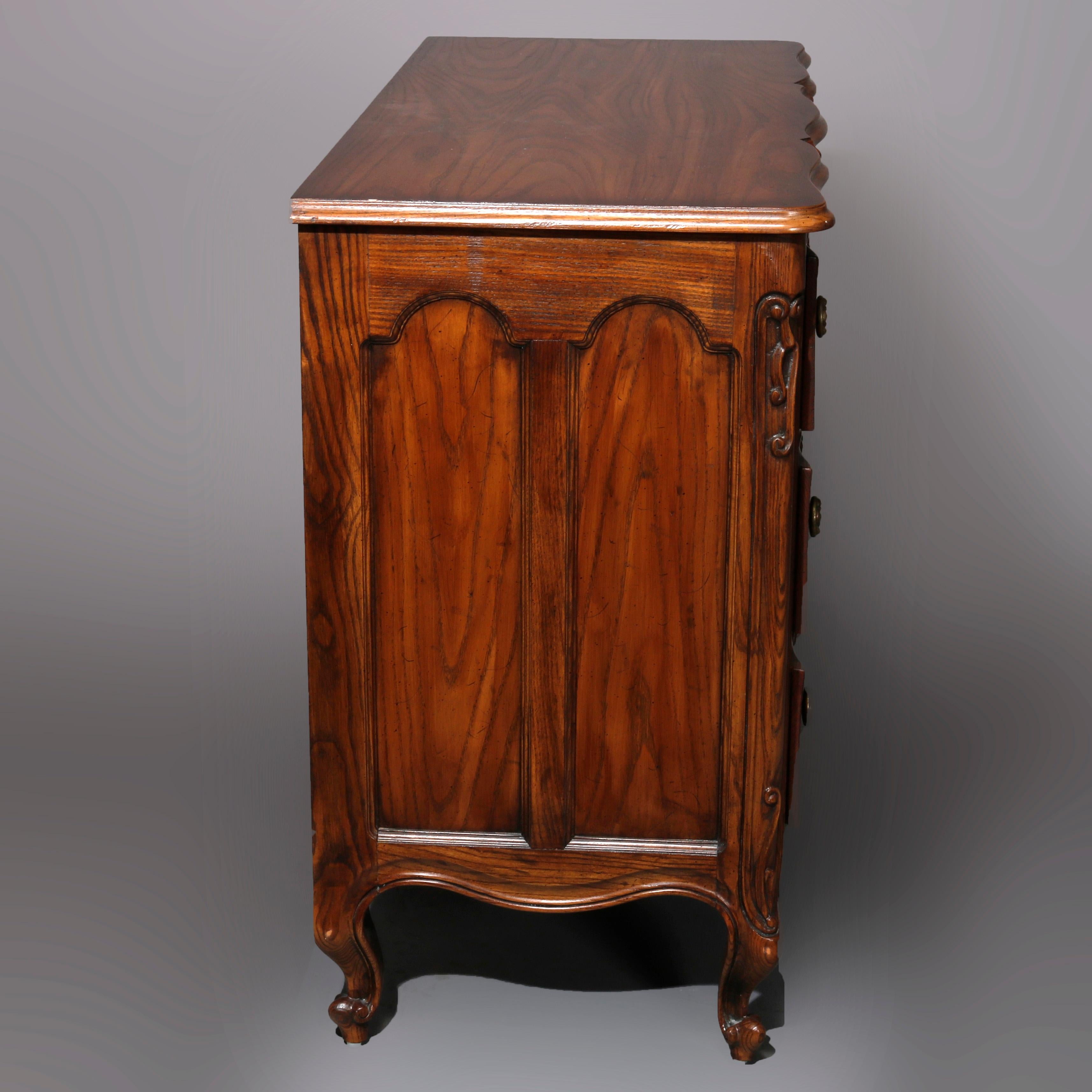 Henredon Oak French Louis XIV Style Carved Swell Front Commode, 20th Century In Good Condition In Big Flats, NY