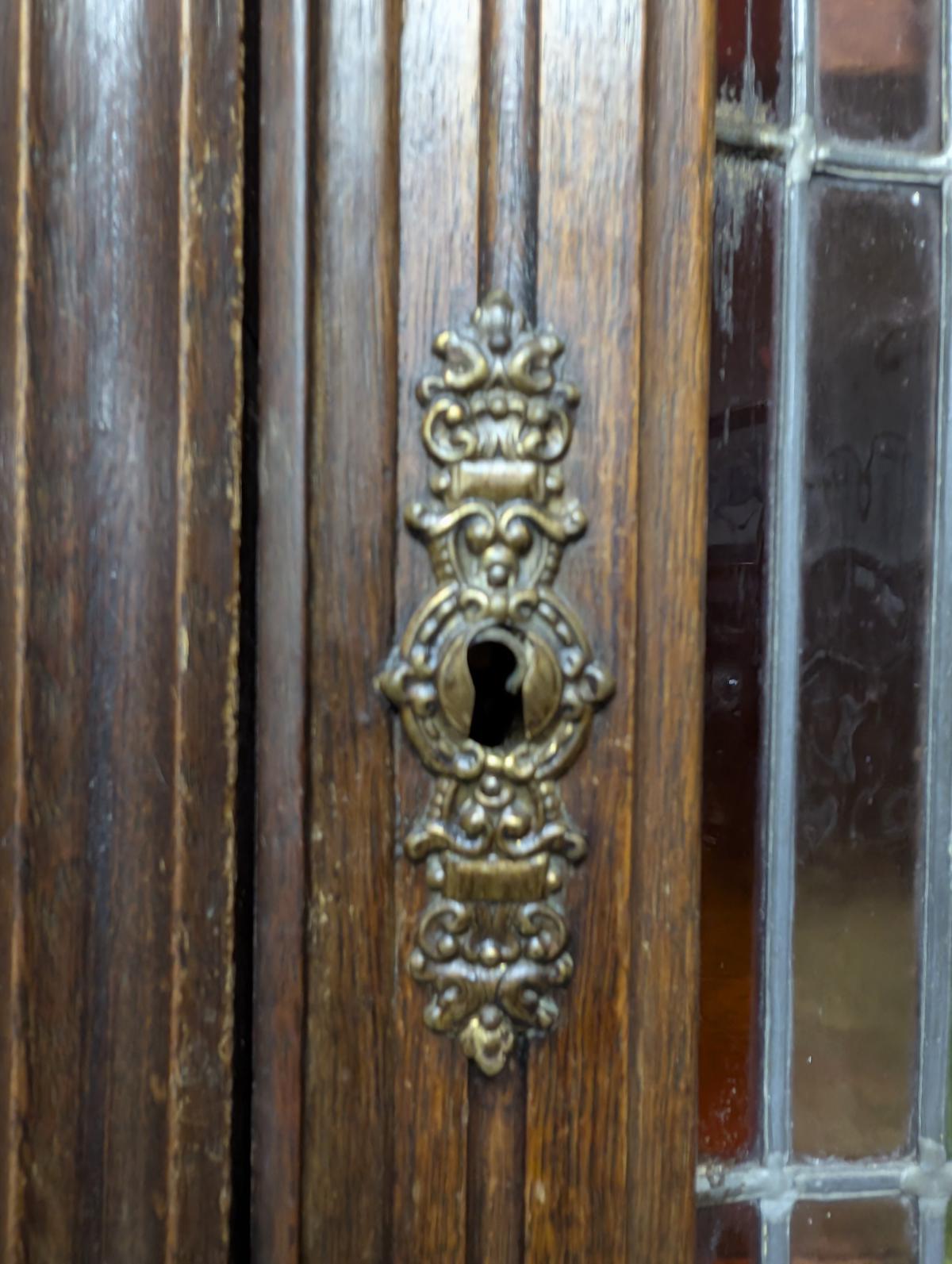 Antico buffet in Oak HENRY II intagliato, credenza, Stained Glass in vendita 3