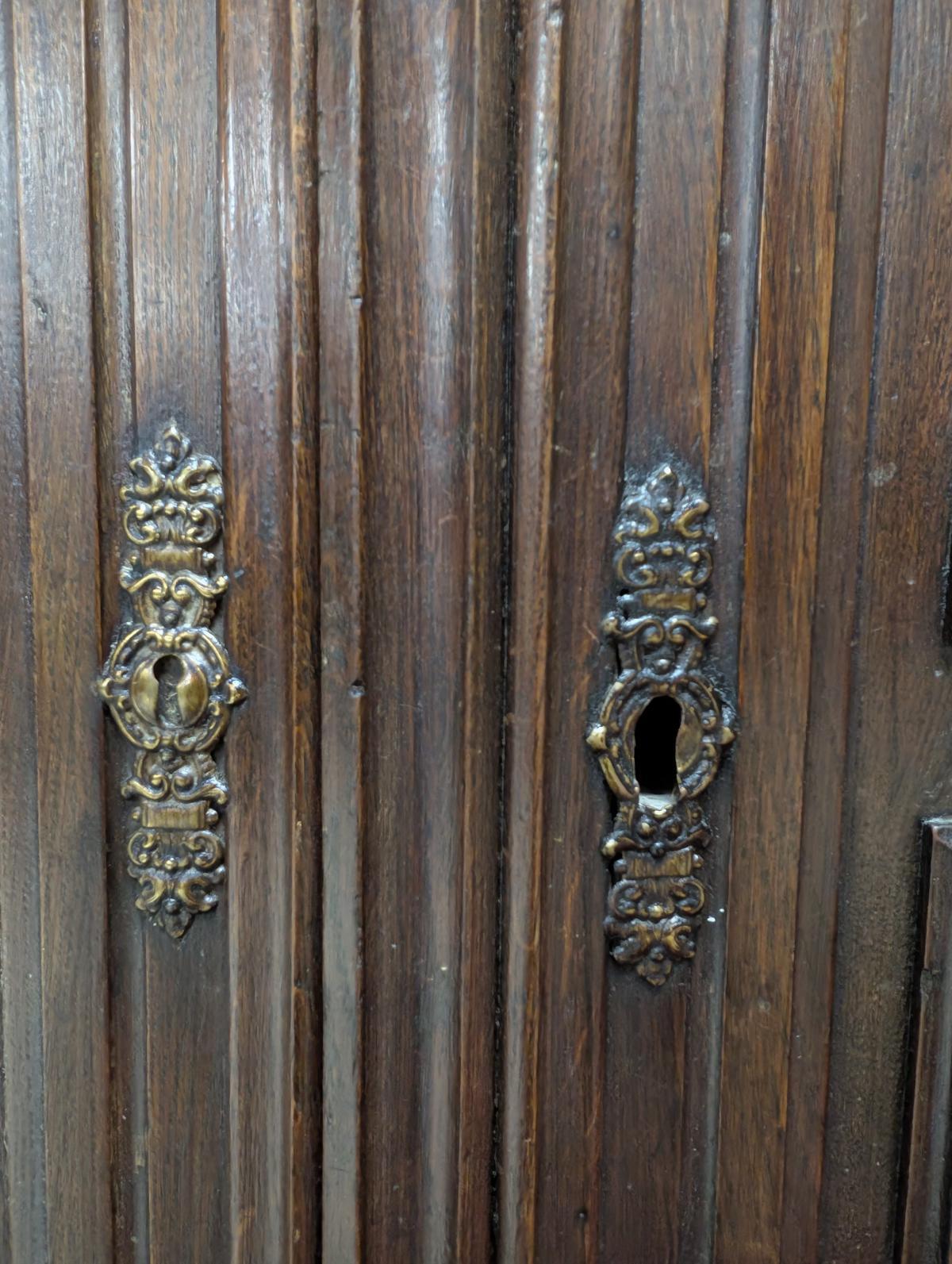 Antico buffet in Oak HENRY II intagliato, credenza, Stained Glass in vendita 6