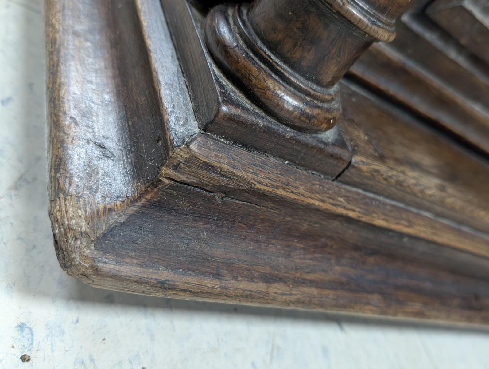 XIX secolo Antico buffet in Oak HENRY II intagliato, credenza, Stained Glass in vendita