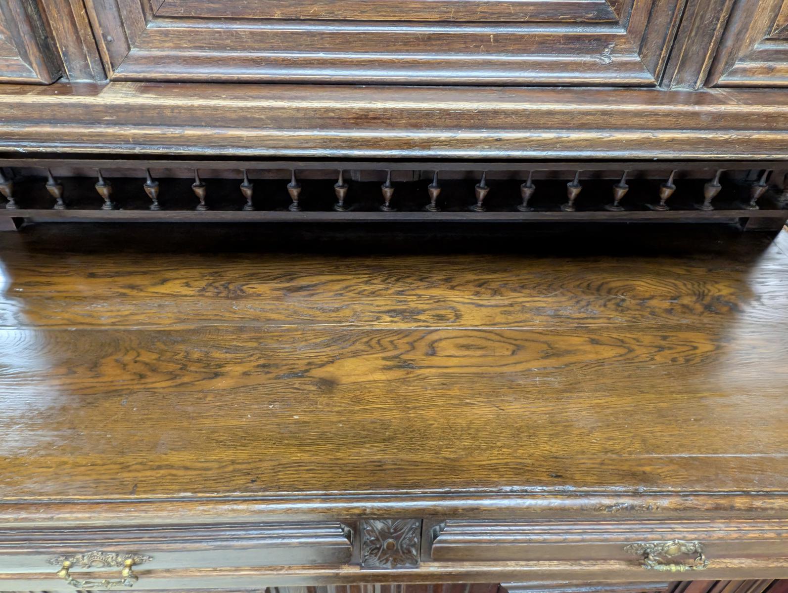 Vetro colorato Antico buffet in Oak HENRY II intagliato, credenza, Stained Glass in vendita