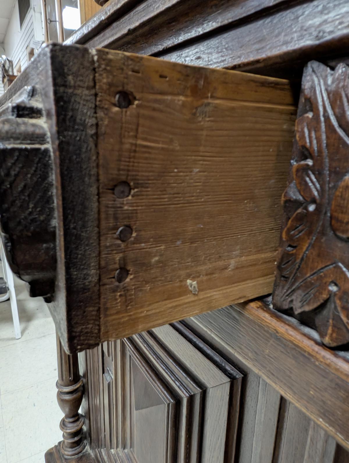 Antico buffet in Oak HENRY II intagliato, credenza, Stained Glass in vendita 1