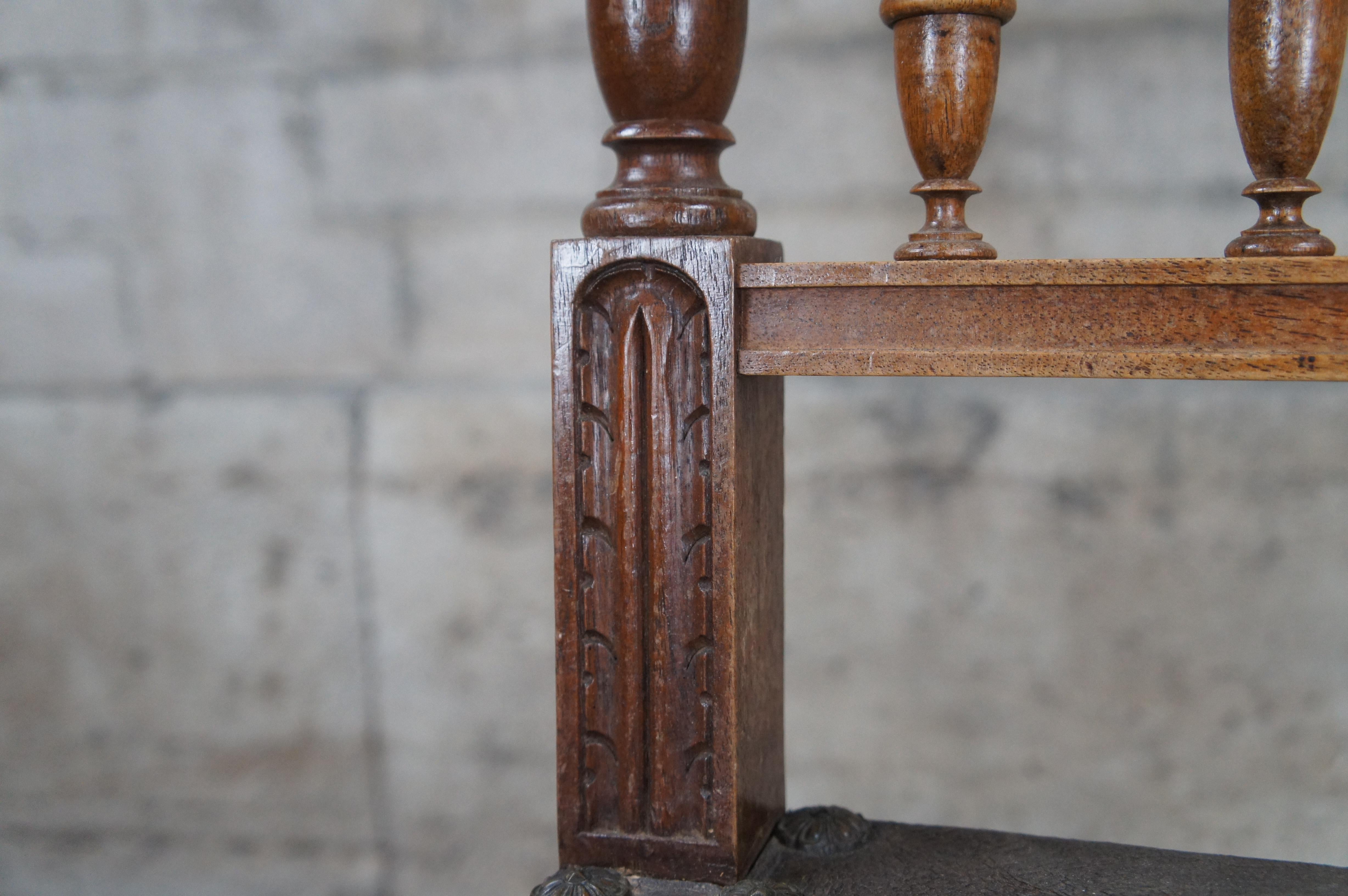 Antiquité - HENRY II - Chaise d'appoint pour salle à manger en noyer sculpté et tapissé de cuir en vente 6