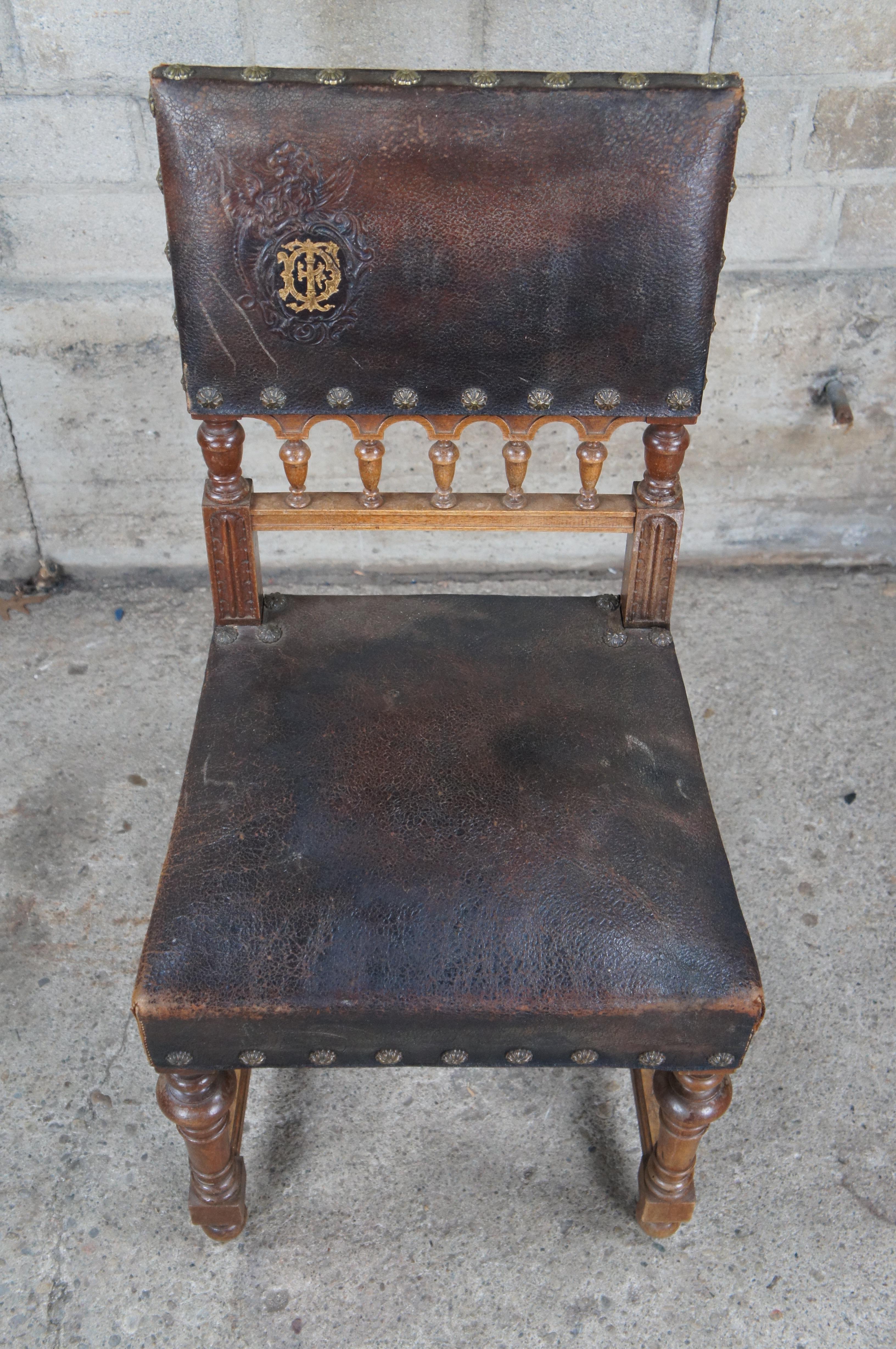 Antique Henry II Carved Walnut Upholstered Leather Dining Side Accent Chair In Good Condition For Sale In Dayton, OH