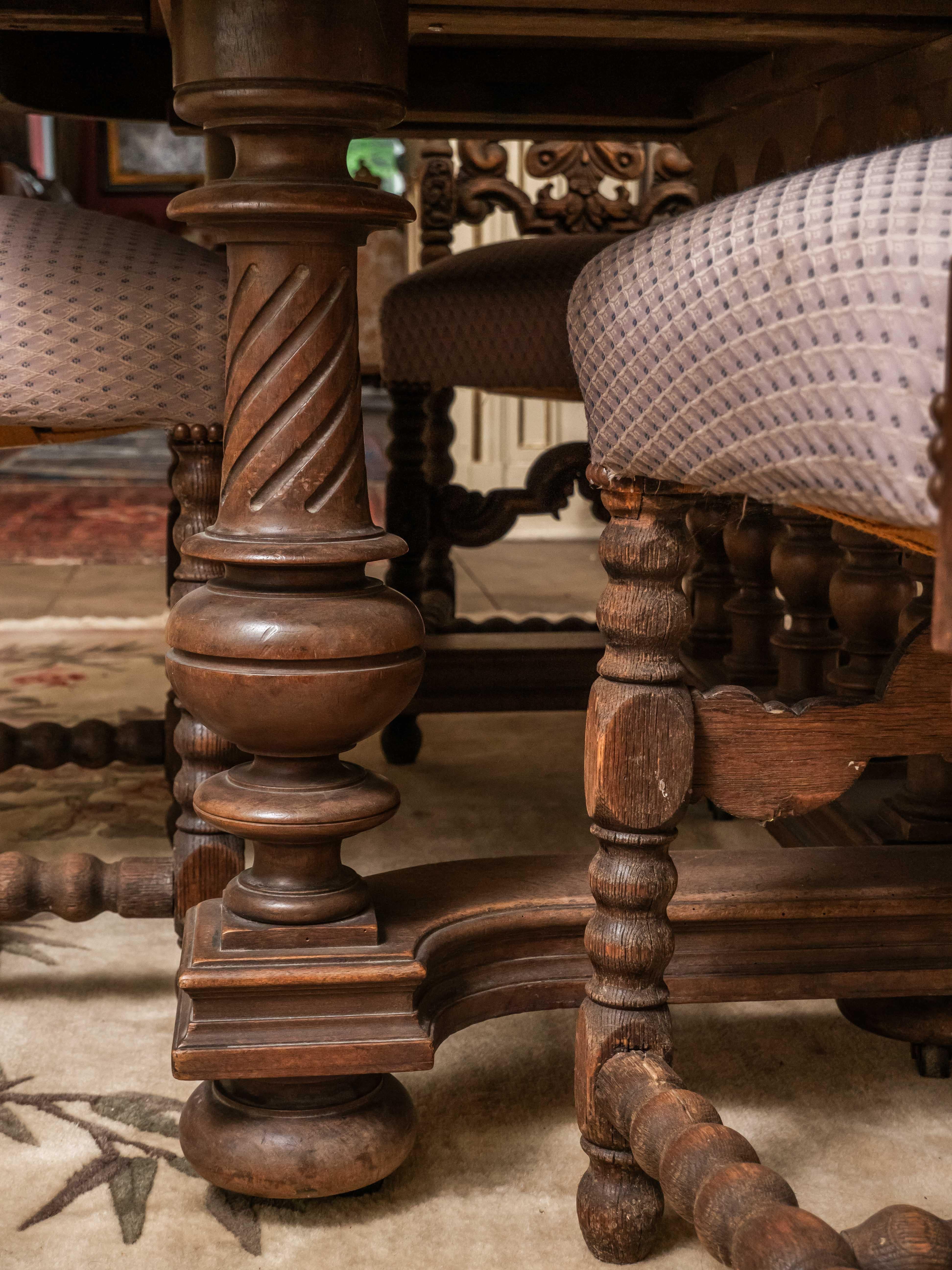 Antique Henry II Walnut dining table In Good Condition For Sale In STRAČOV, CZ