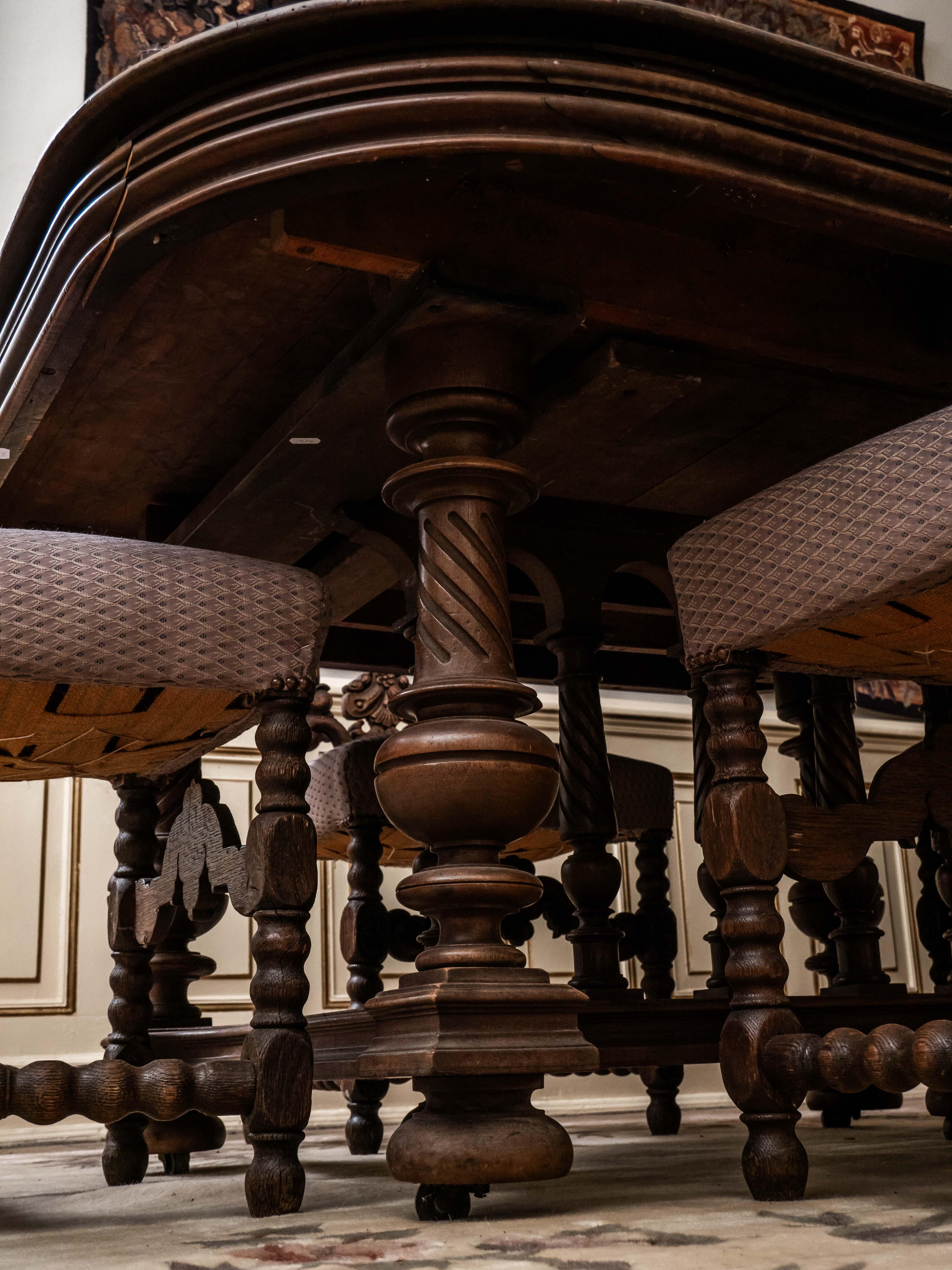 Antique Henry II Walnut dining table For Sale 2