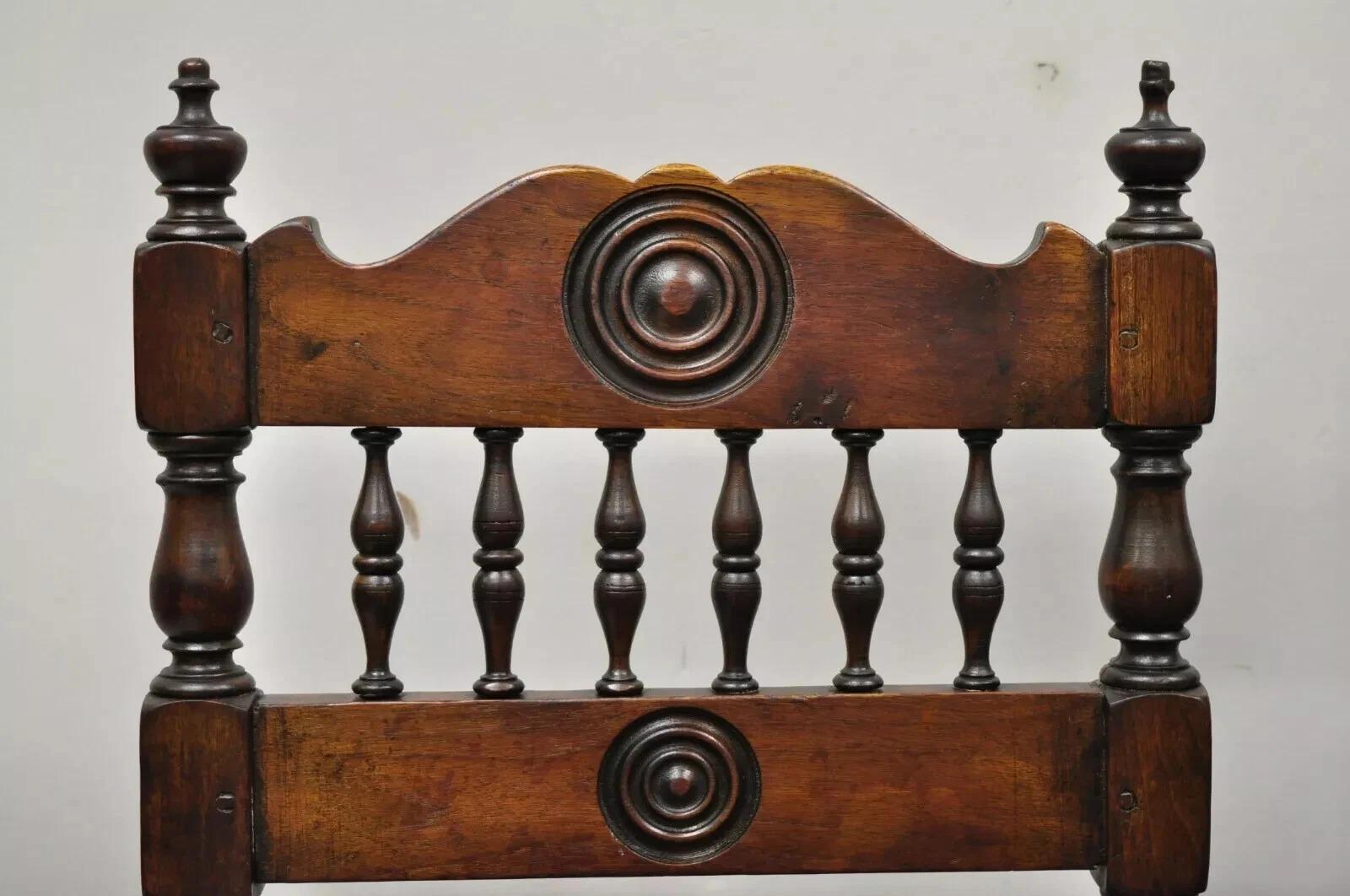 Sconosciuto Antiche poltroncine per bambini Henry II in noce con sedile in giunco - una coppia in vendita