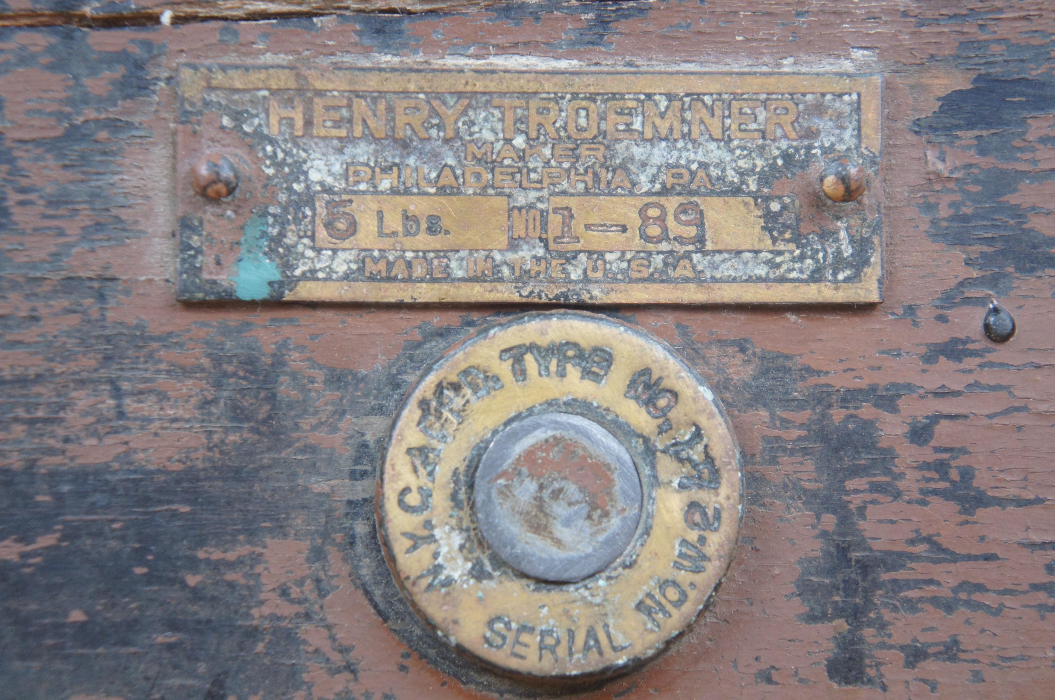 Antique Henry Troemner 5lb Wood Pharmacy Apothecary Weight Balance Scale In Good Condition In Dayton, OH