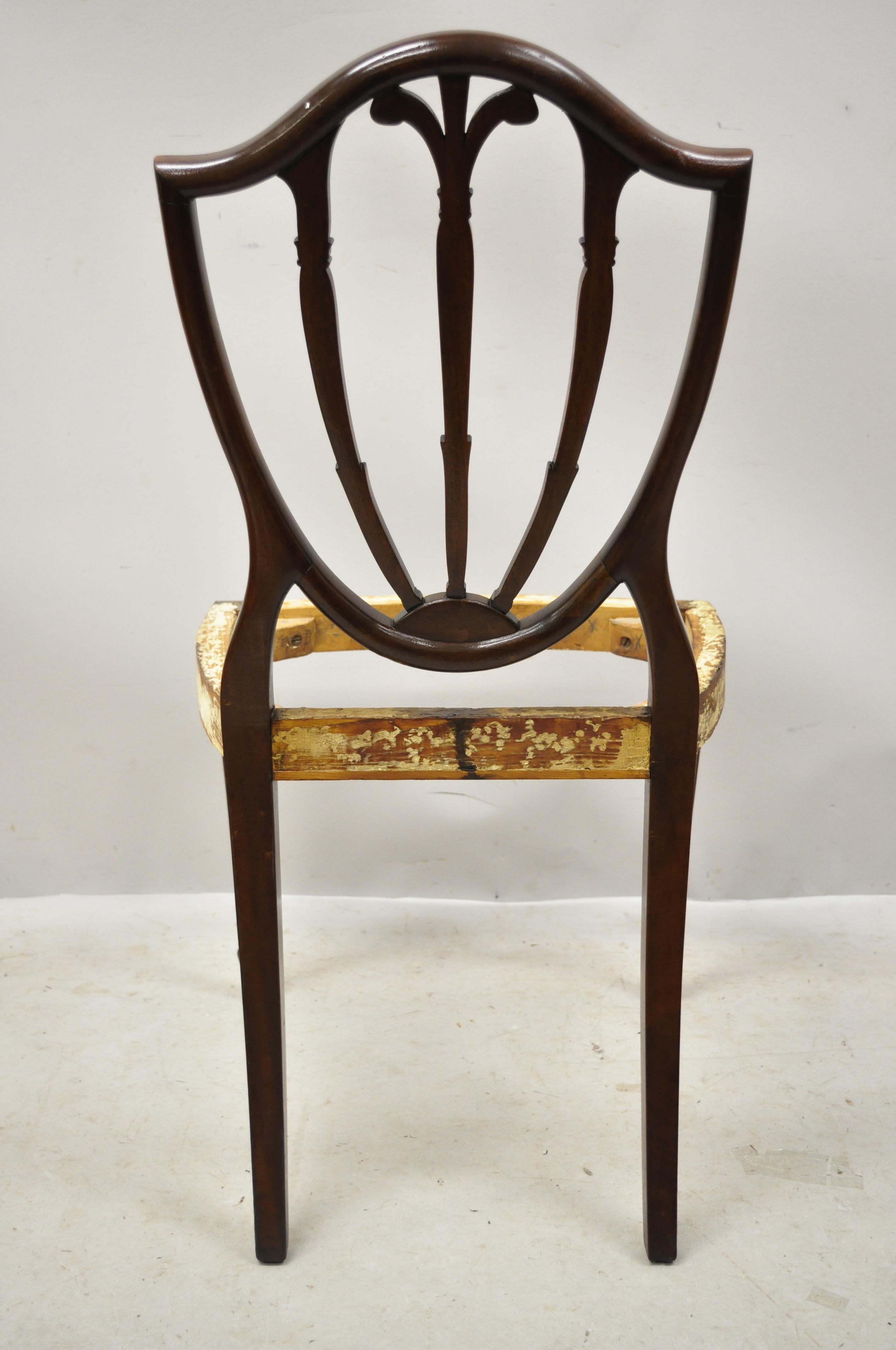 Chaise d'appoint de salle à manger ancienne Hepplewhite en acajou sculpté Plume Prince of Wales 3