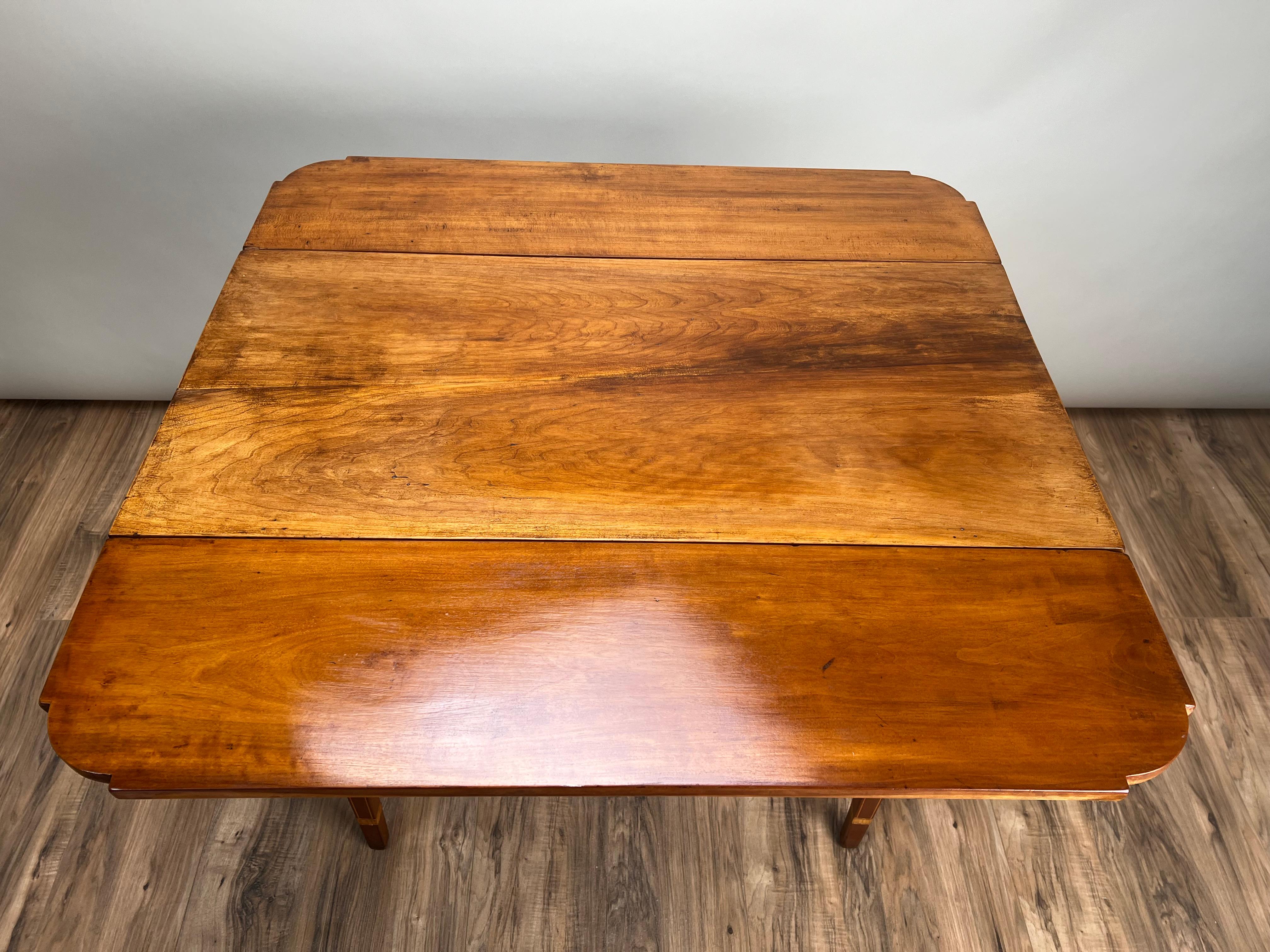 Antiquity Hepplewhite inlaid Maple Drop Leaf Table c. Début du 19e siècle en vente 3
