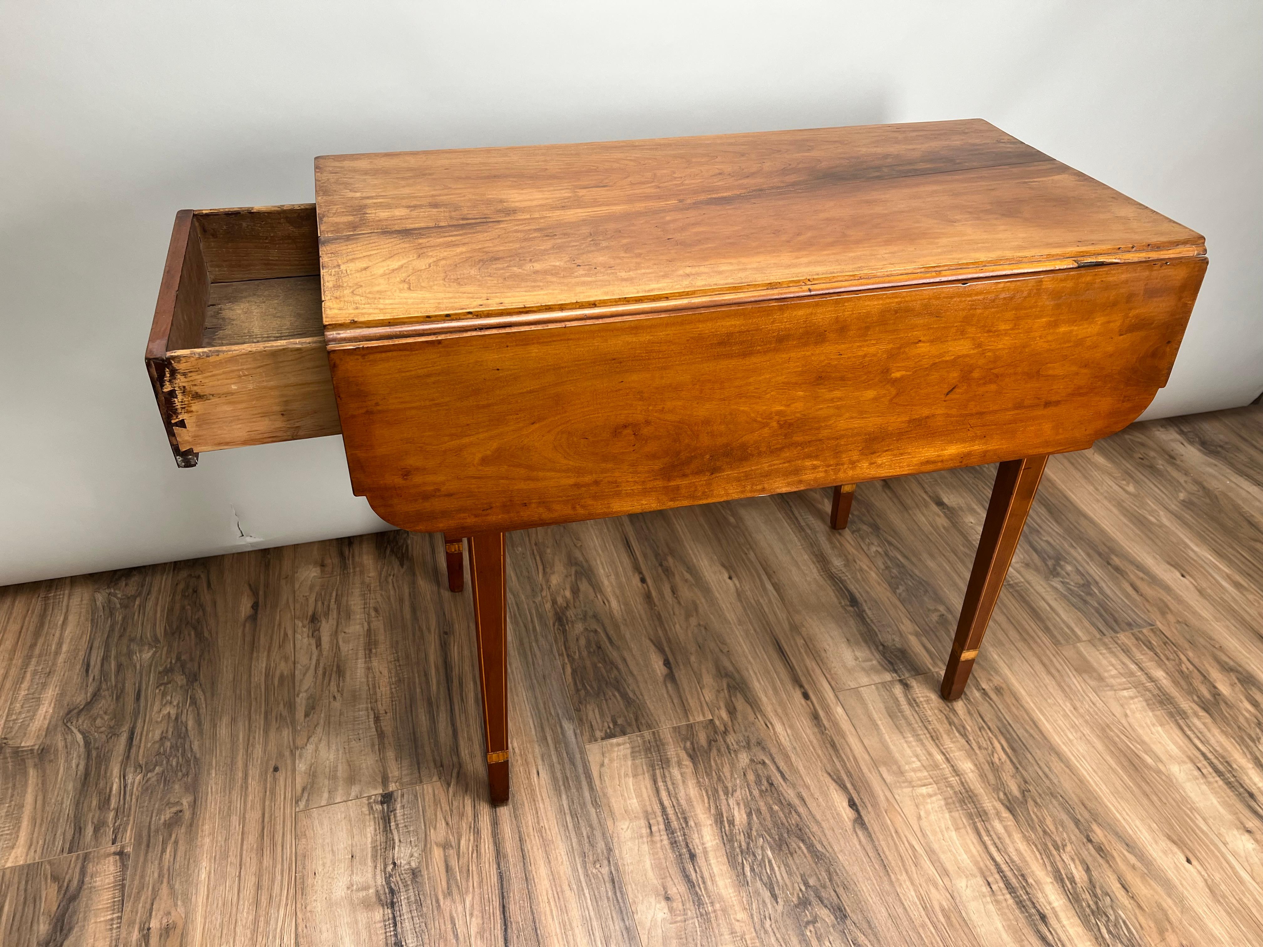 Début du XIXe siècle Antiquity Hepplewhite inlaid Maple Drop Leaf Table c. Début du 19e siècle en vente