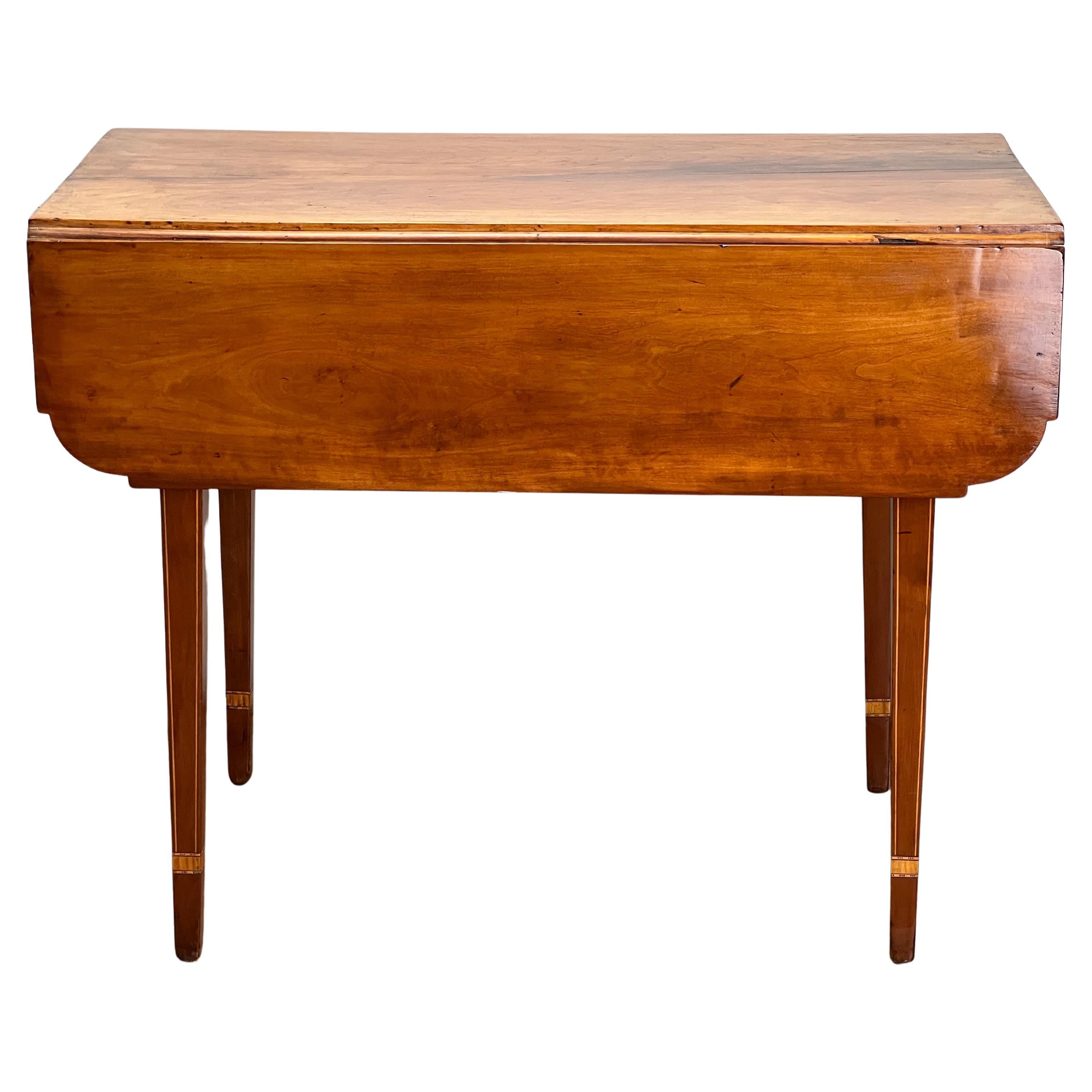 Antiquity Hepplewhite inlaid Maple Drop Leaf Table c. Début du 19e siècle en vente