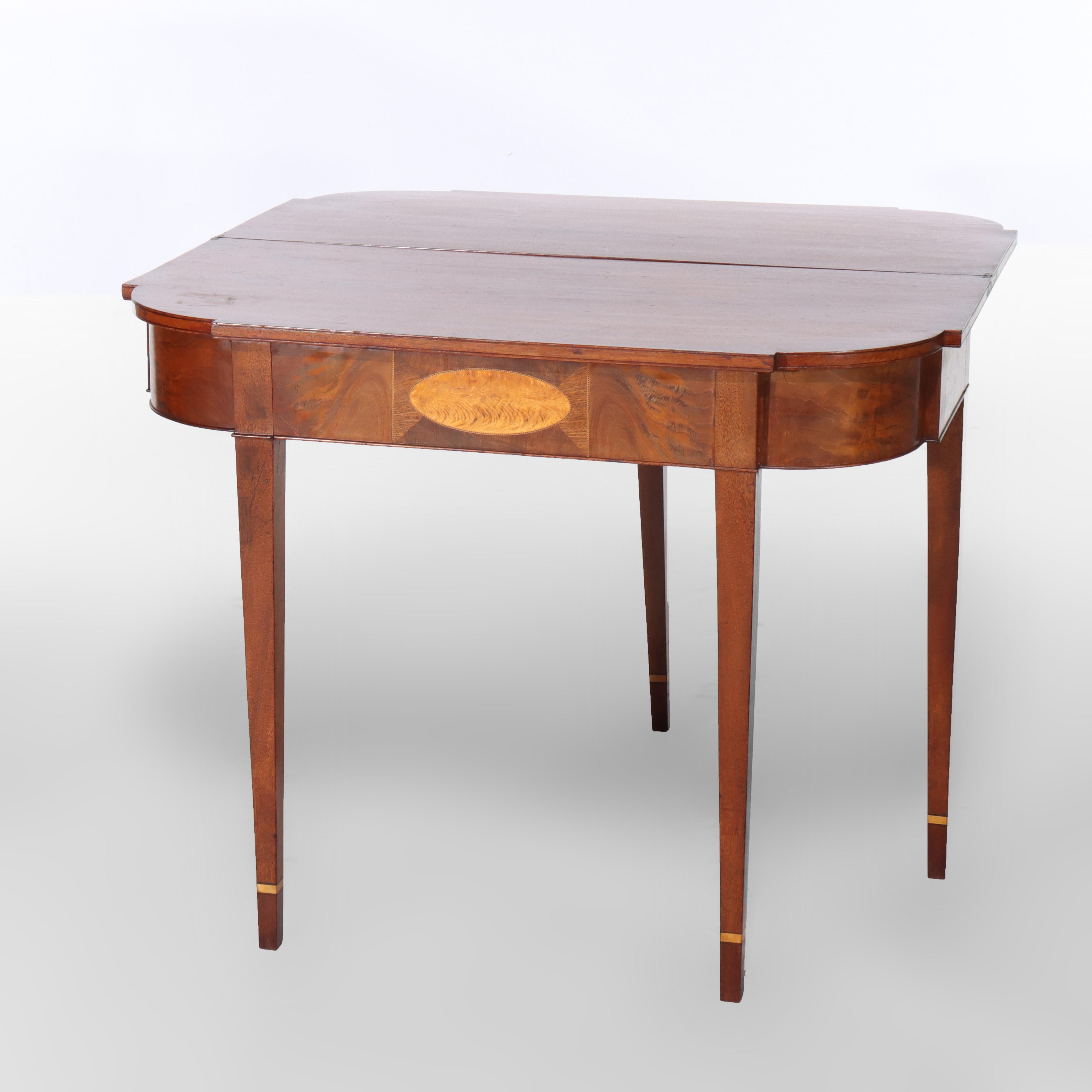 Antico tavolo da gioco in mogano Hepplewhite con intarsi di rondelle in legno di raso del 1820 ca. In condizioni buone in vendita a Big Flats, NY