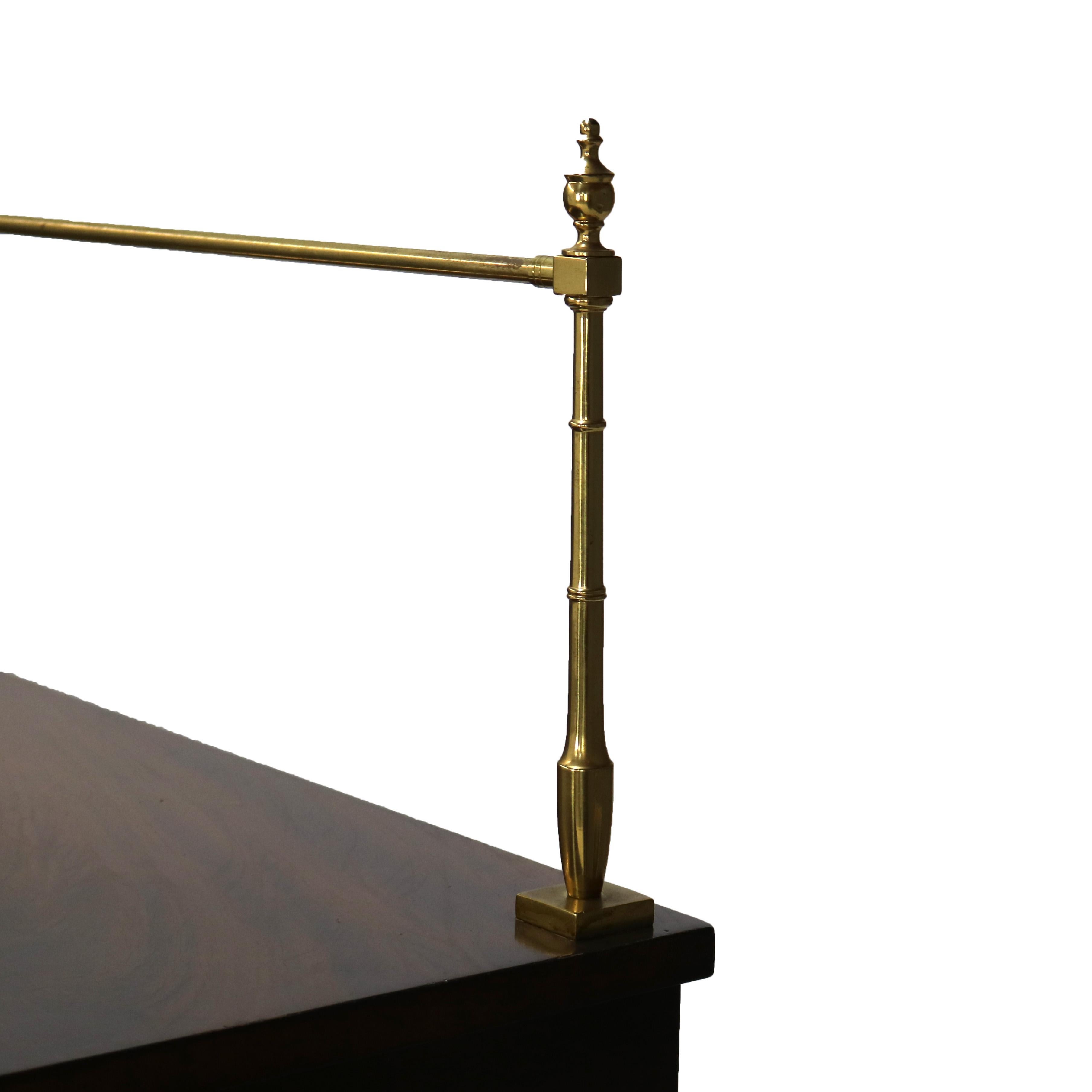 Buffet serpentin de style Hepplewhite en acajou flamboyant avec rallonge en laiton en vente 4
