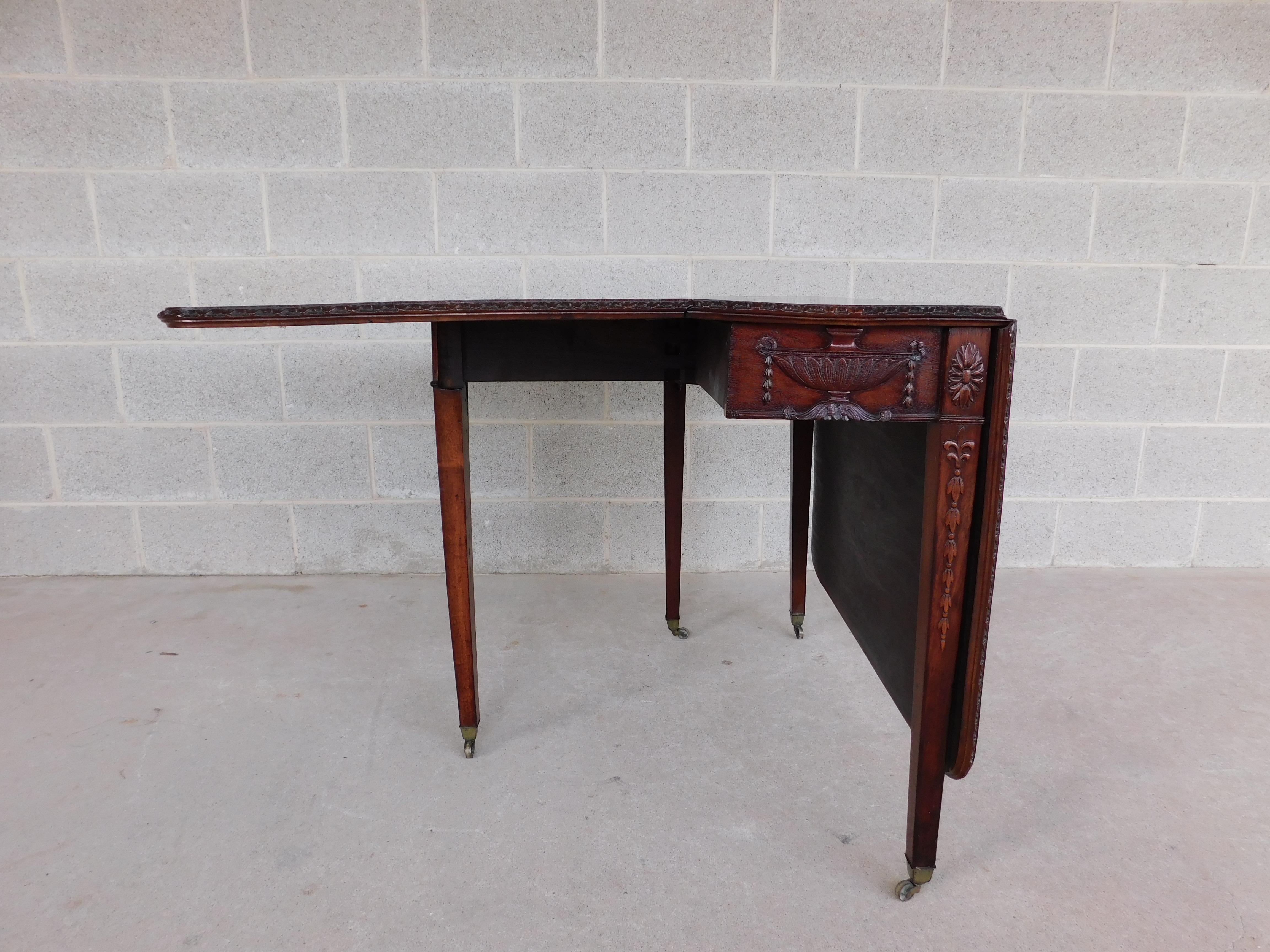 19th Century Antique Hepplewhite Style Mahogany Drop Side Accent Table For Sale