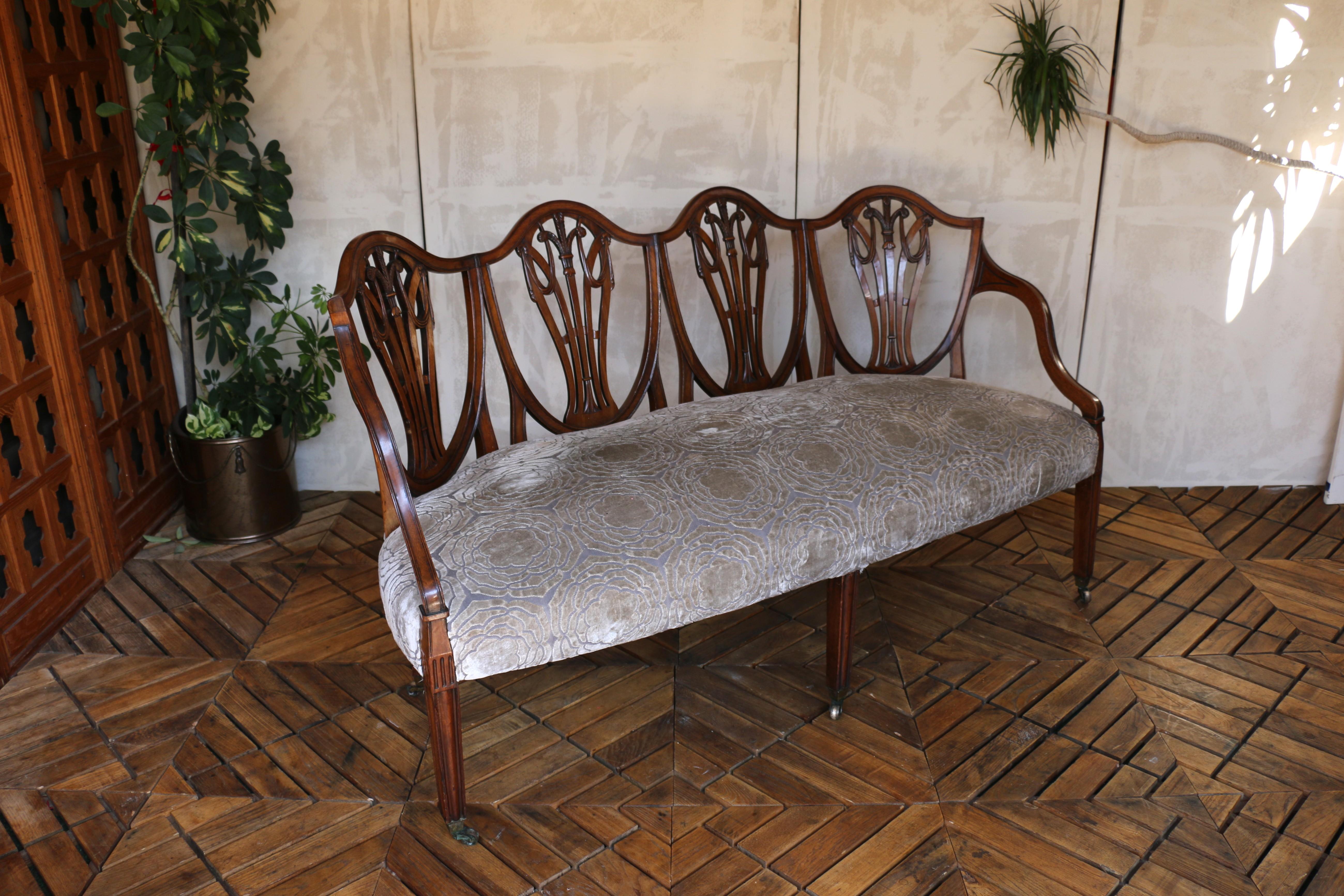 Antique Hepplewhite-Style Mahogany Shield-Back Settee, Circa 1890s For Sale 8