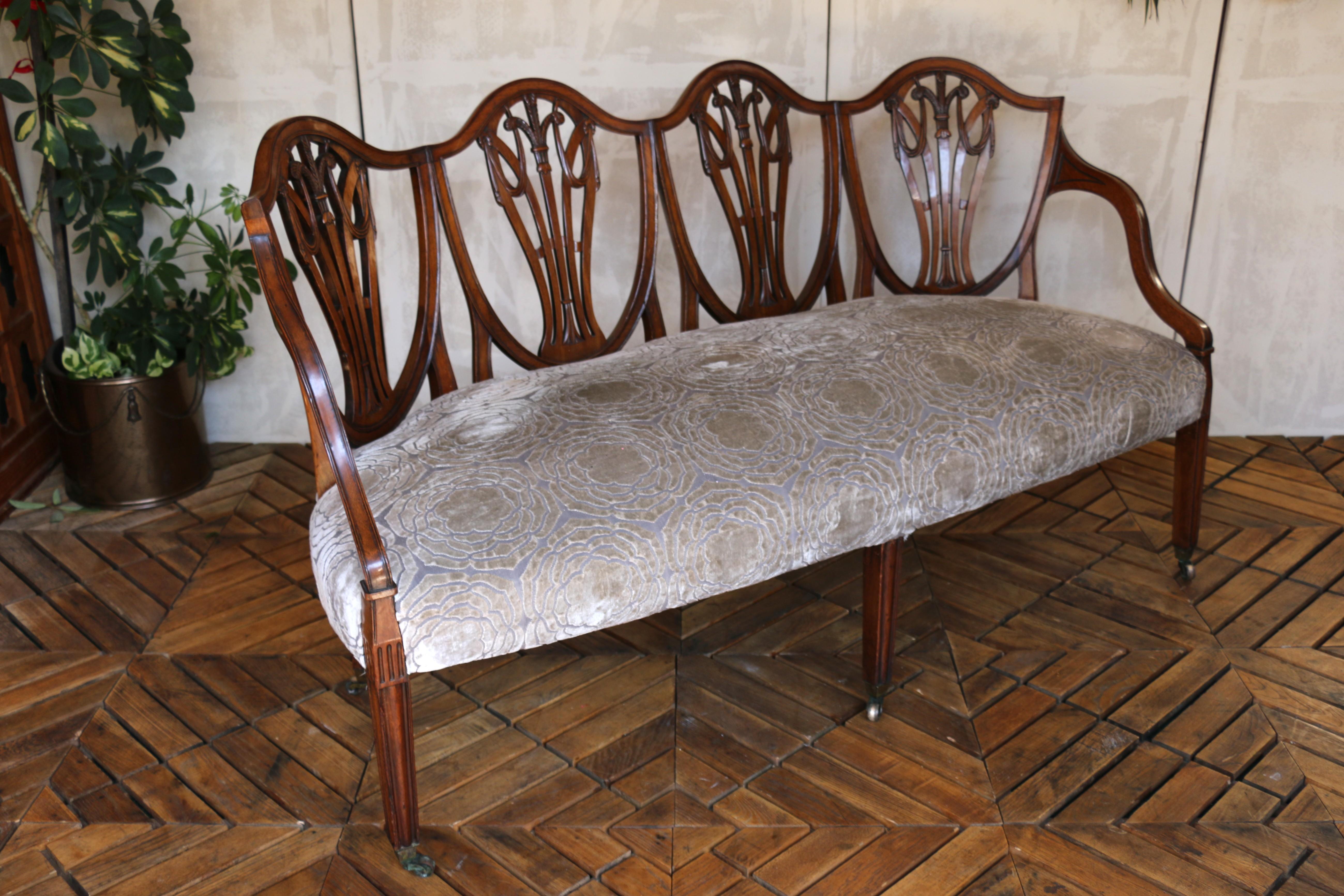 Antique Hepplewhite-Style Mahogany Shield-Back Settee, Circa 1890s For Sale 9