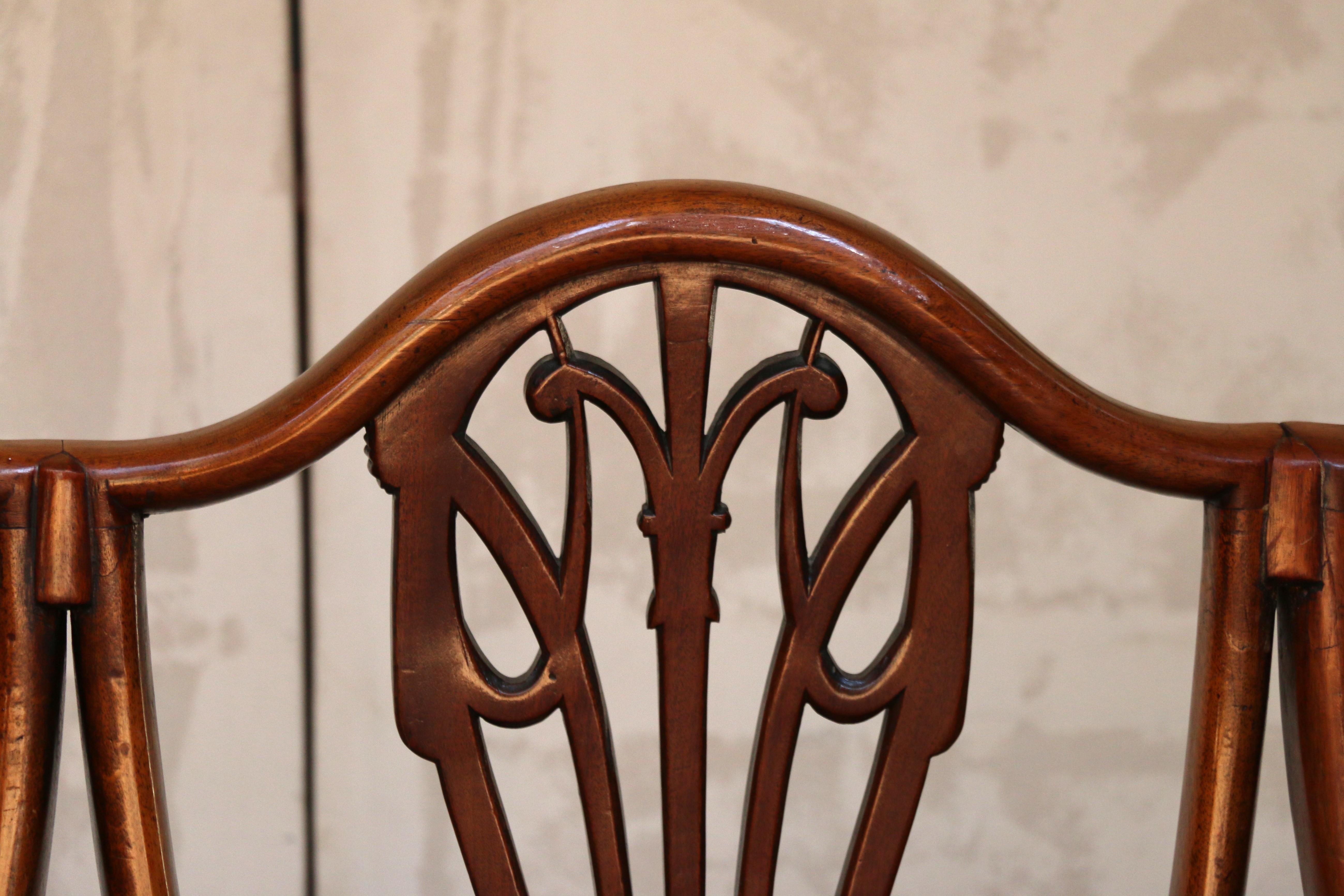 Antique Hepplewhite-Style Mahogany Shield-Back Settee, Circa 1890s For Sale 10
