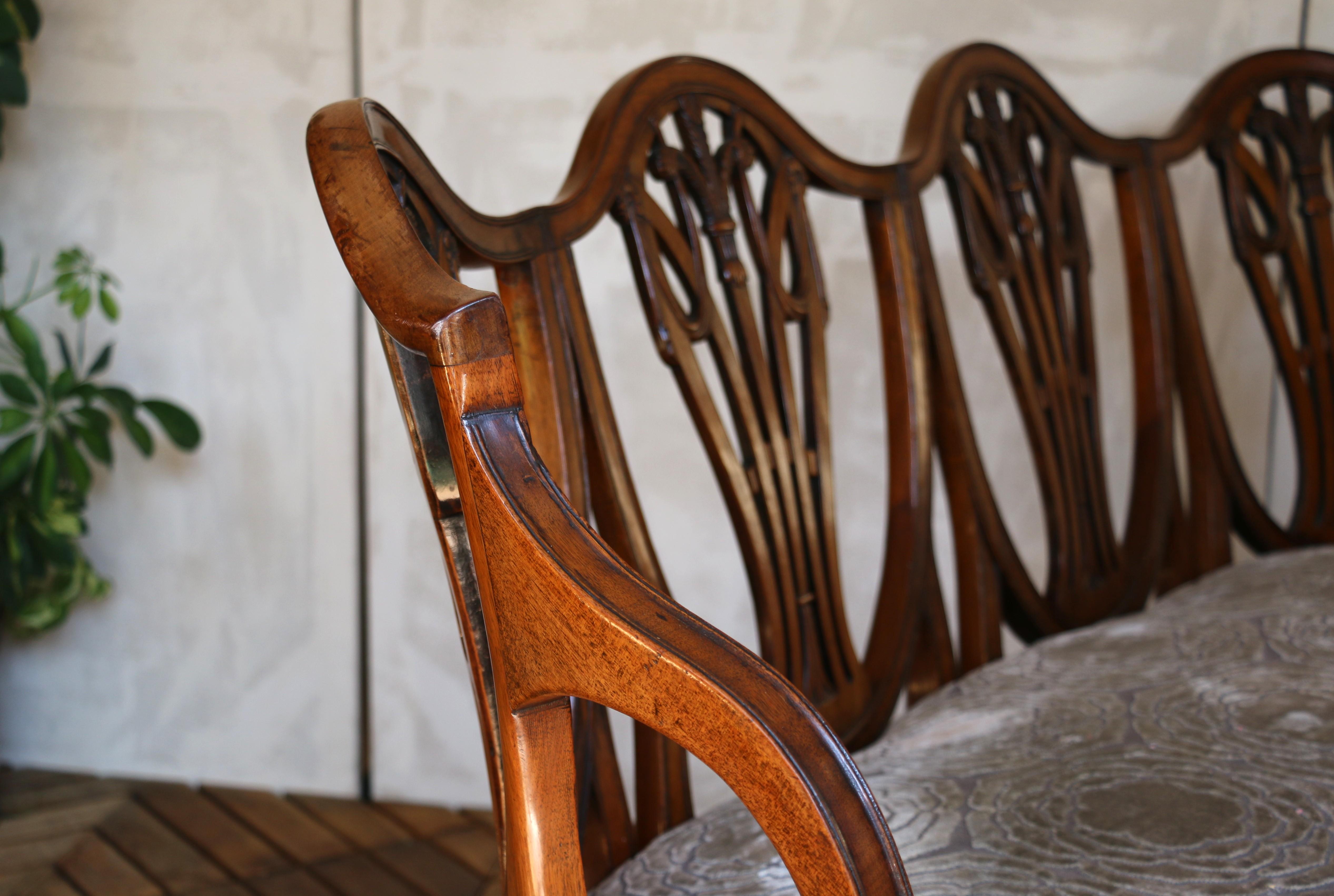 Antique Hepplewhite-Style Mahogany Shield-Back Settee, Circa 1890s For Sale 12